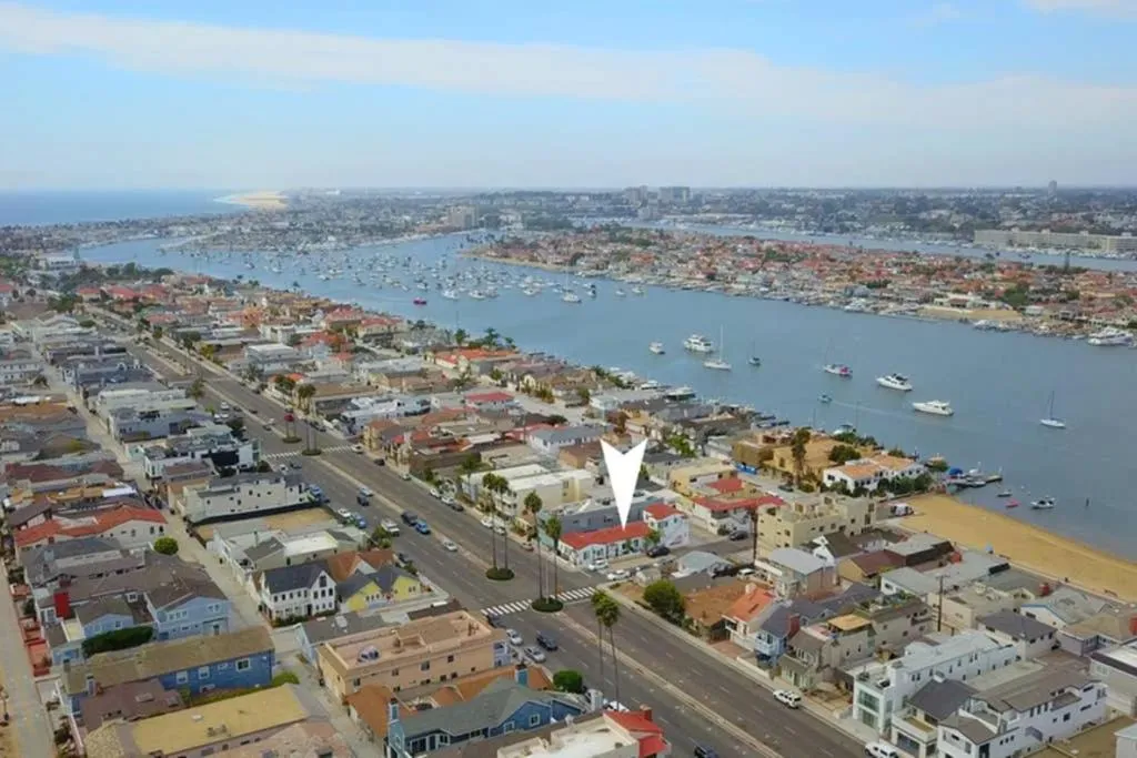 Bird's eye view in 1000#5 Premier Modern Home w View, Parking, and AC