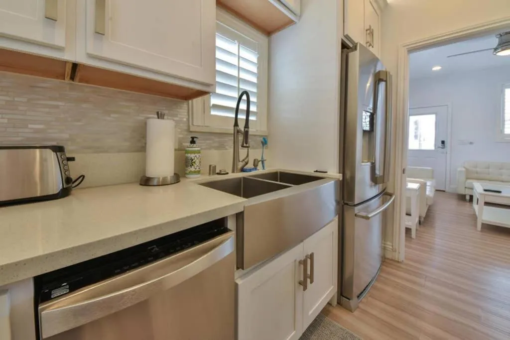 Coffee/tea facilities in 1000#5 Premier Modern Home w View, Parking, and AC