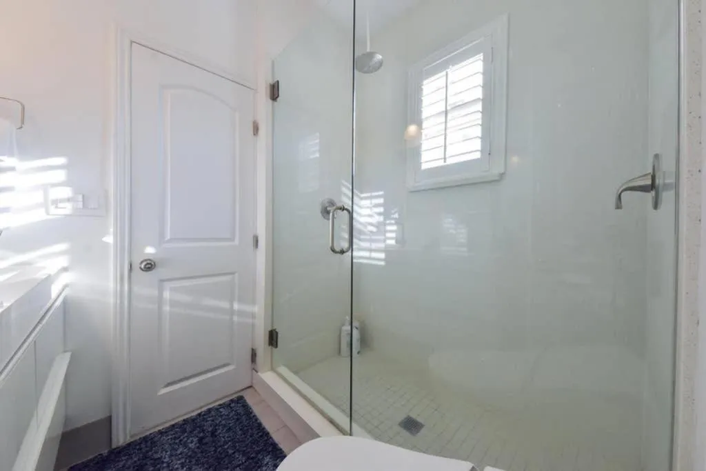 Bathroom in 1000#5 Premier Modern Home w View, Parking, and AC