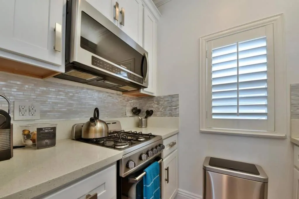 Coffee/tea facilities in 1000#5 Premier Modern Home w View, Parking, and AC