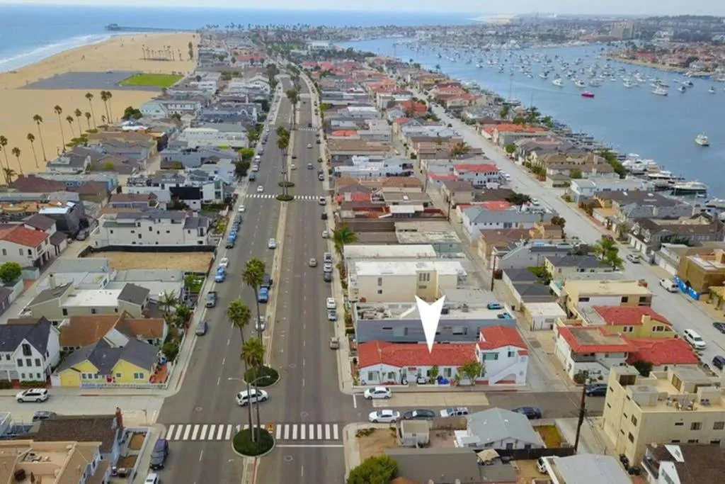 Bird's eye view in 1000#5 Premier Modern Home w View, Parking, and AC