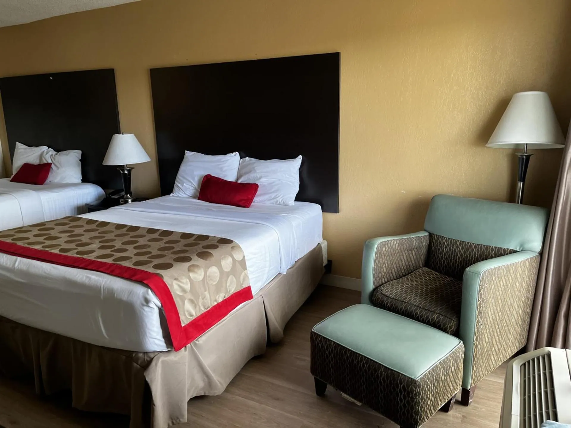 Bedroom, Bed in Budget Inn Laramie