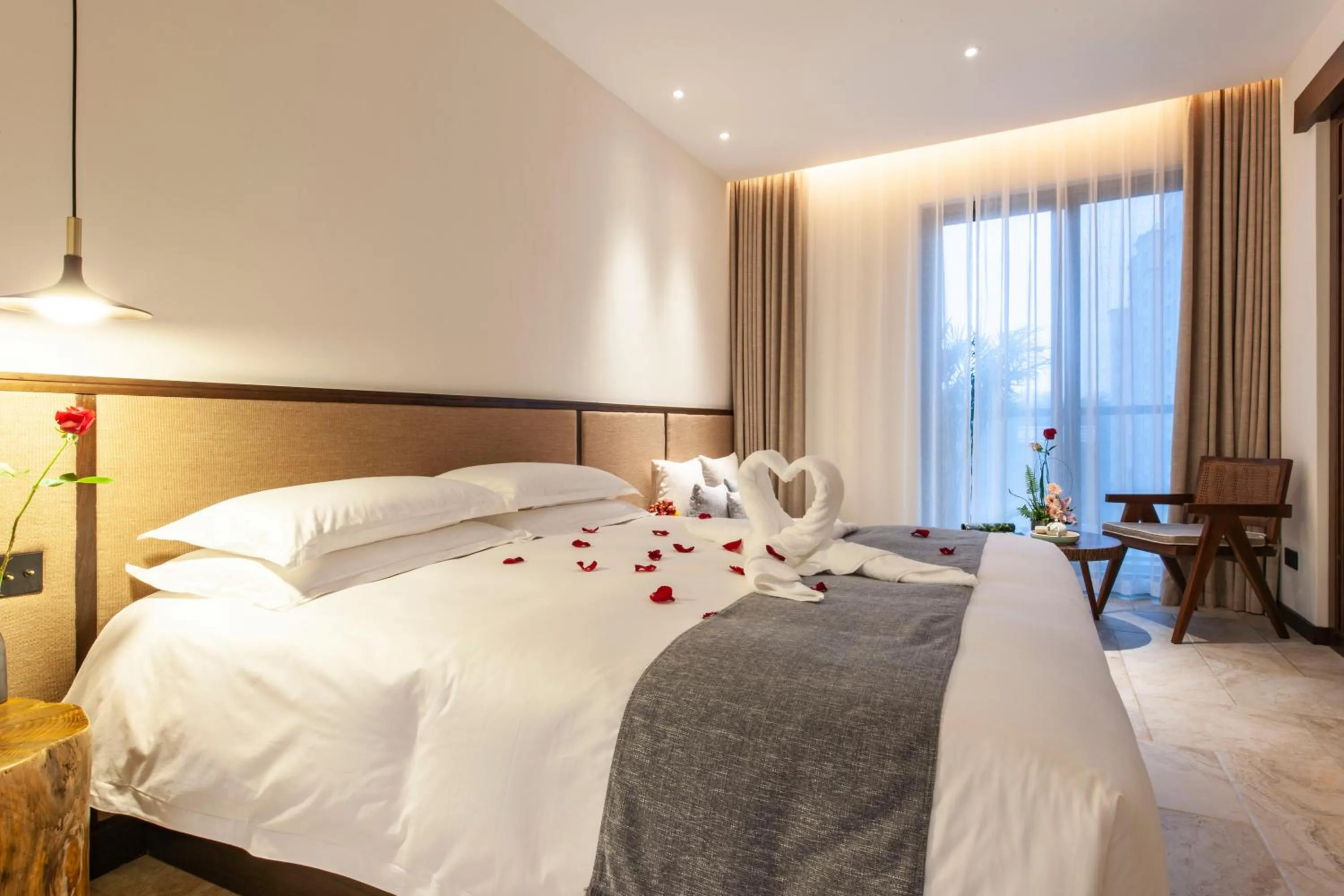 Bed in SSAW Boutique Hotel Hangzhou Liangyun