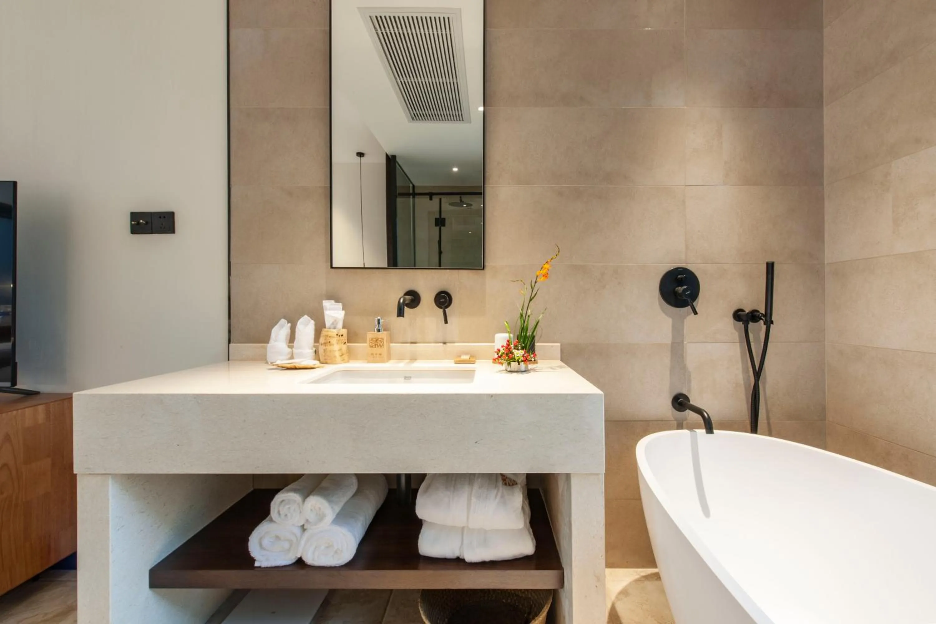 Bath in SSAW Boutique Hotel Hangzhou Liangyun