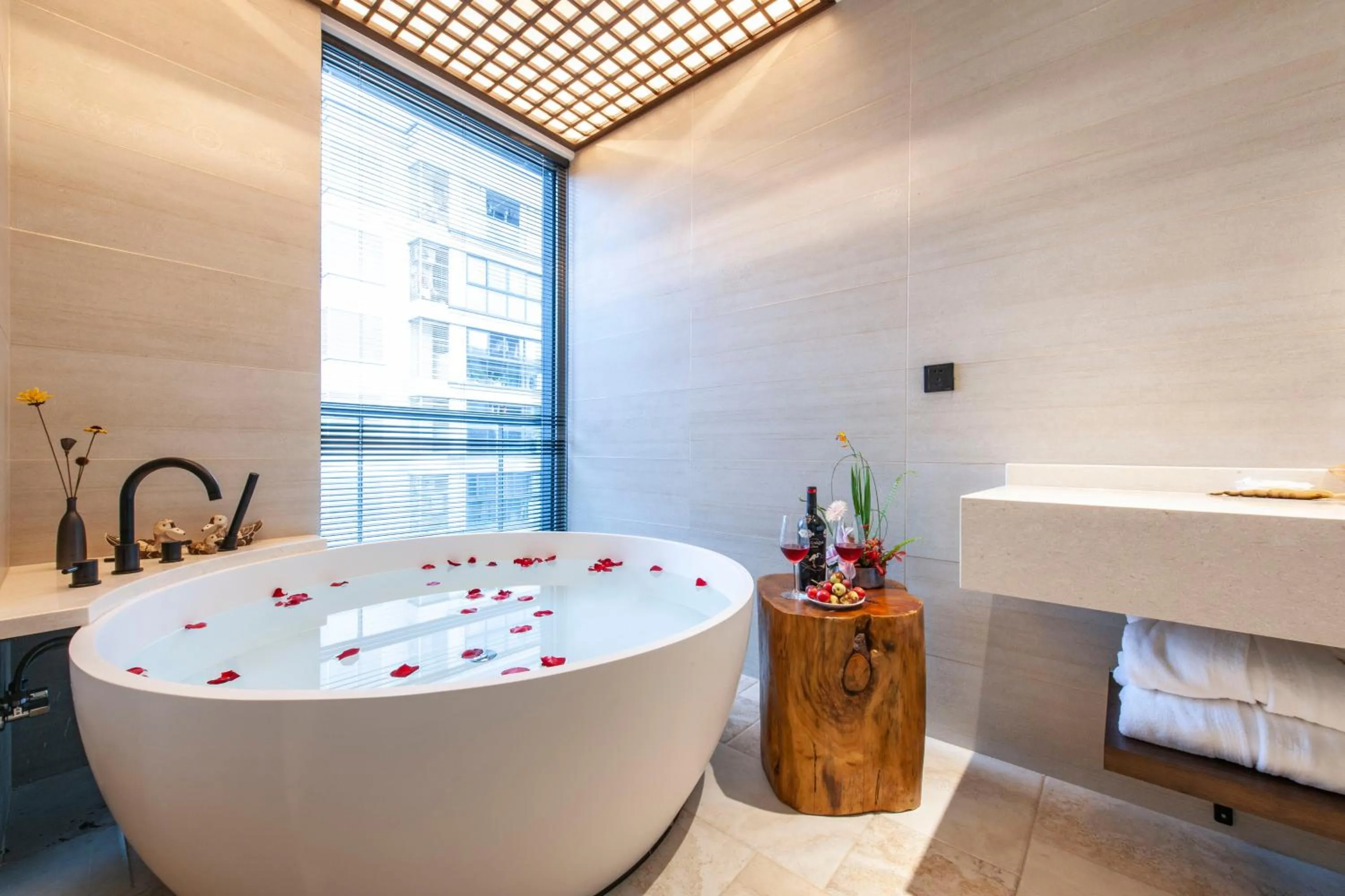 Bath in SSAW Boutique Hotel Hangzhou Liangyun