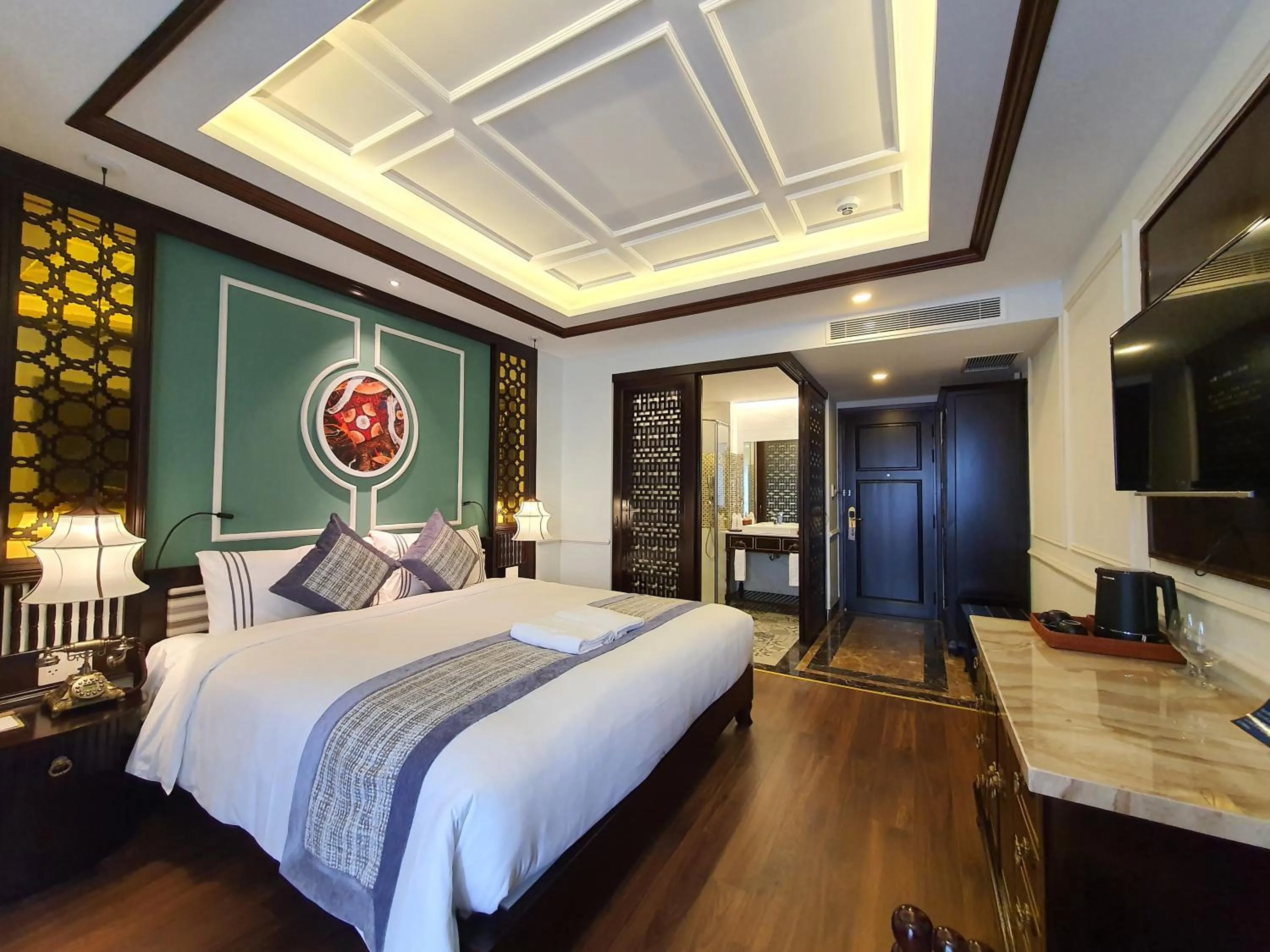 Bed in Le Pavillon Hoi An Gallery Hotel & Spa
