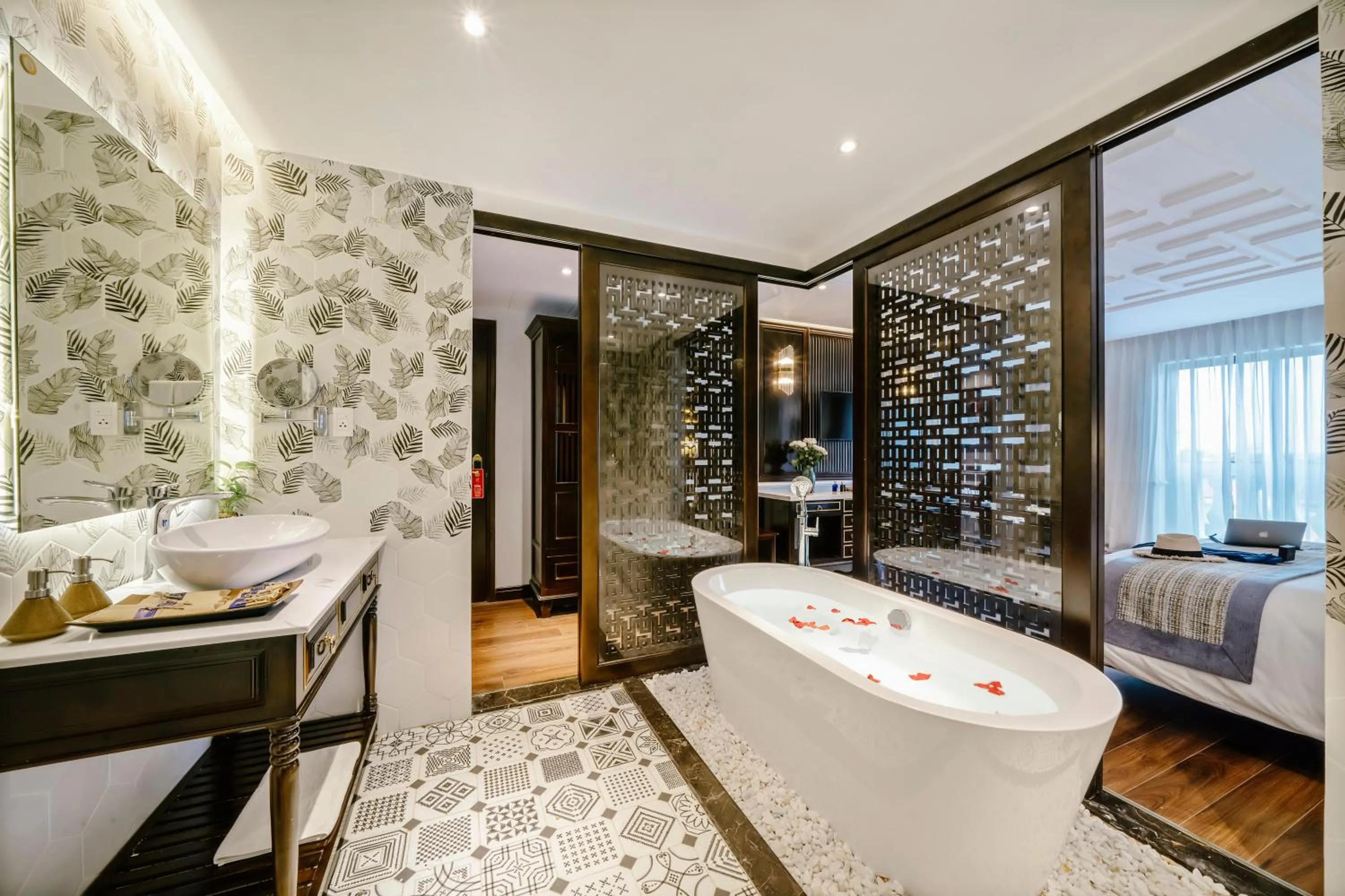 Bed in Le Pavillon Hoi An Gallery Hotel & Spa