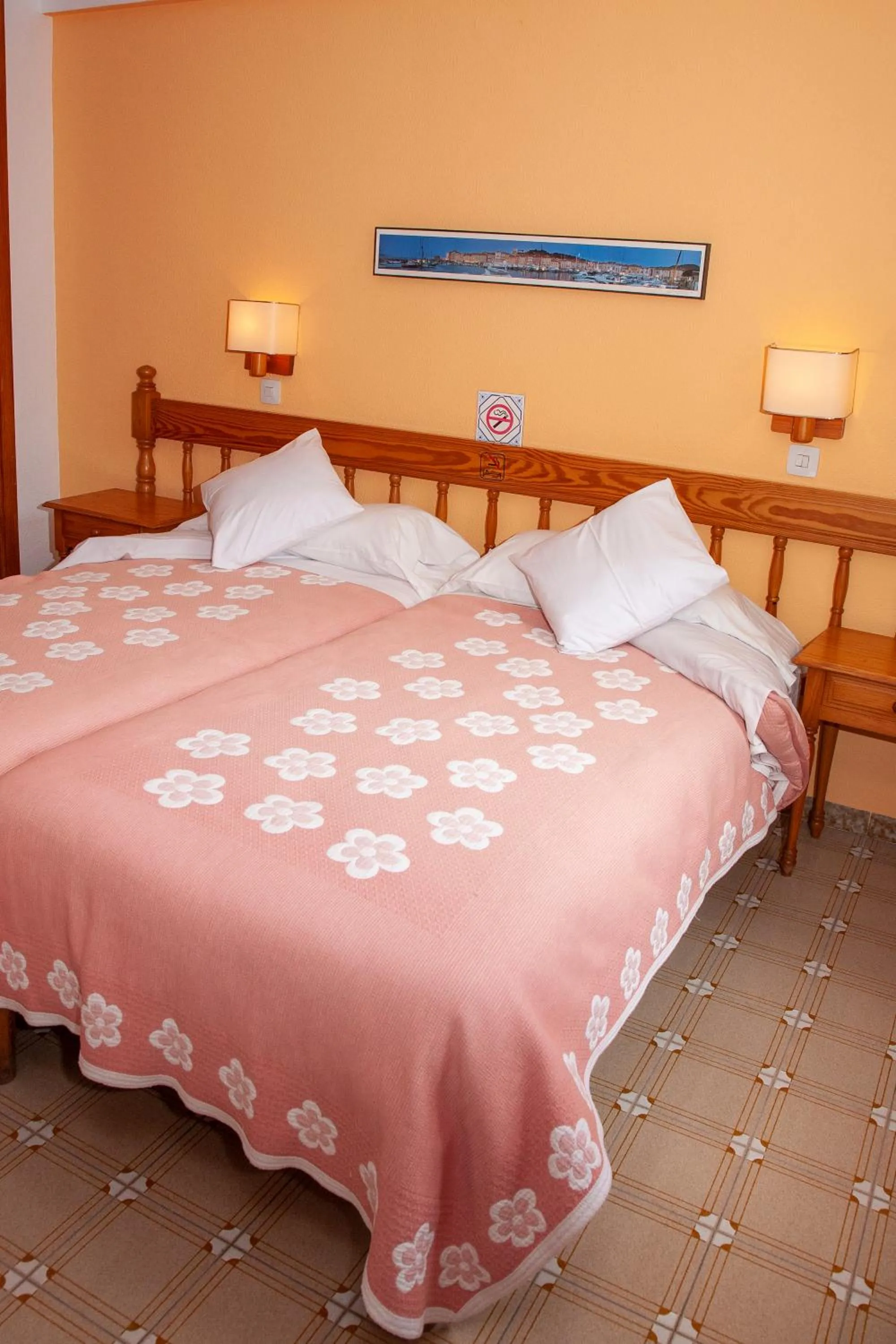 Bedroom, Bed in Bon Aire Apartamentos