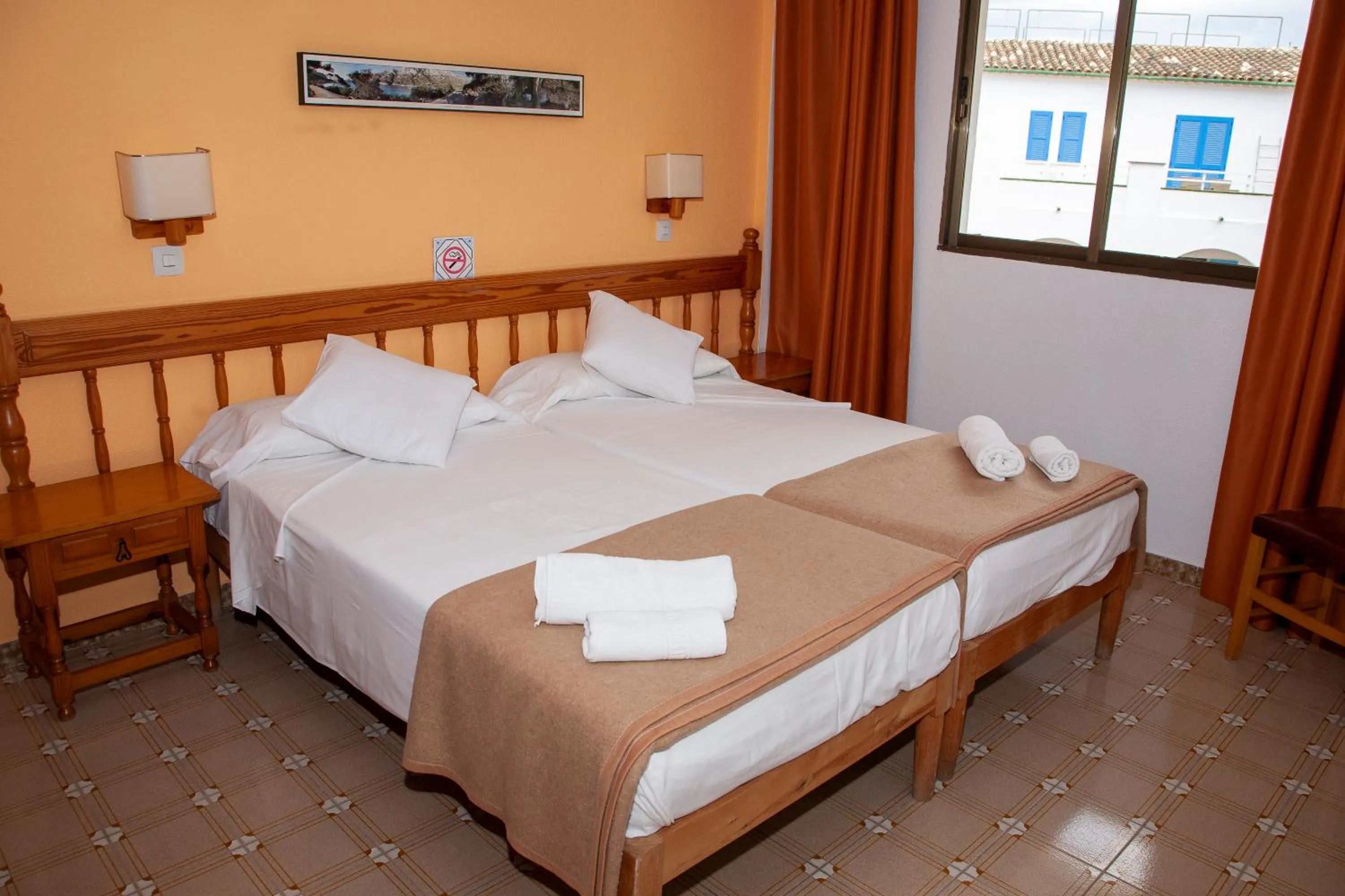 Bedroom, Bed in Bonaire Paguera