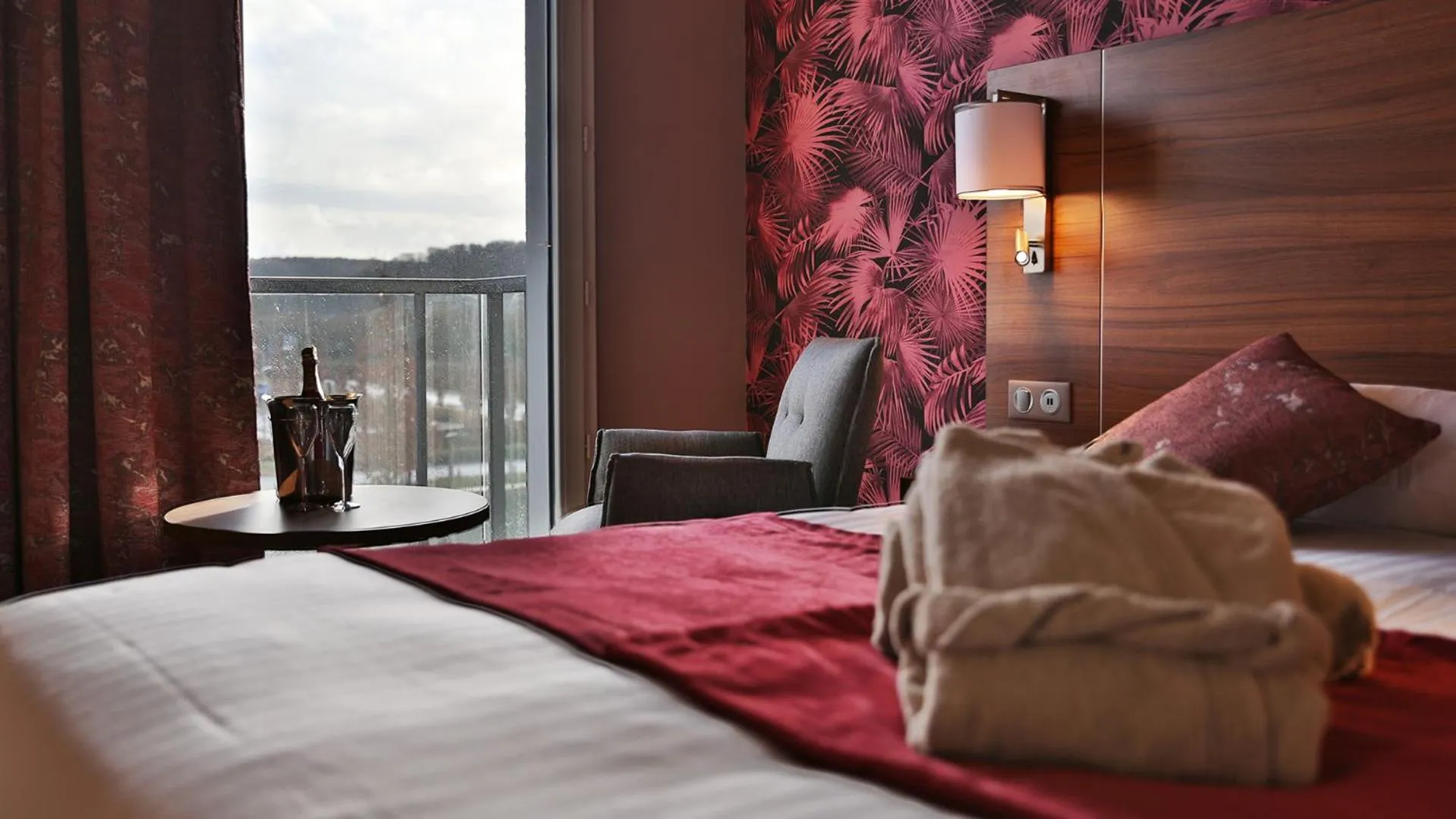 Bedroom, Bed in Brit Hotel Eden SPA Honfleur