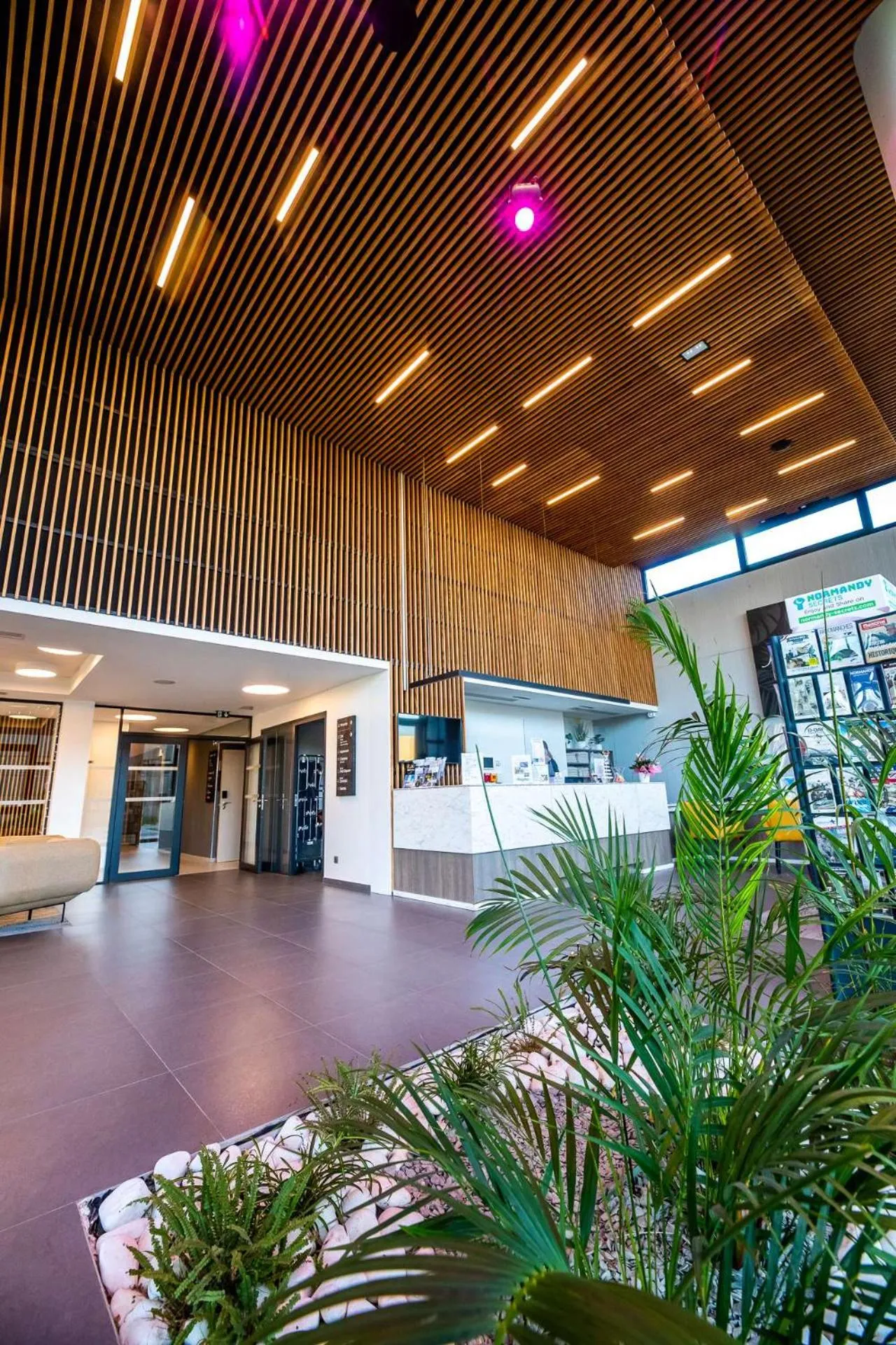 Lobby or reception in Brit Hotel Eden SPA Honfleur