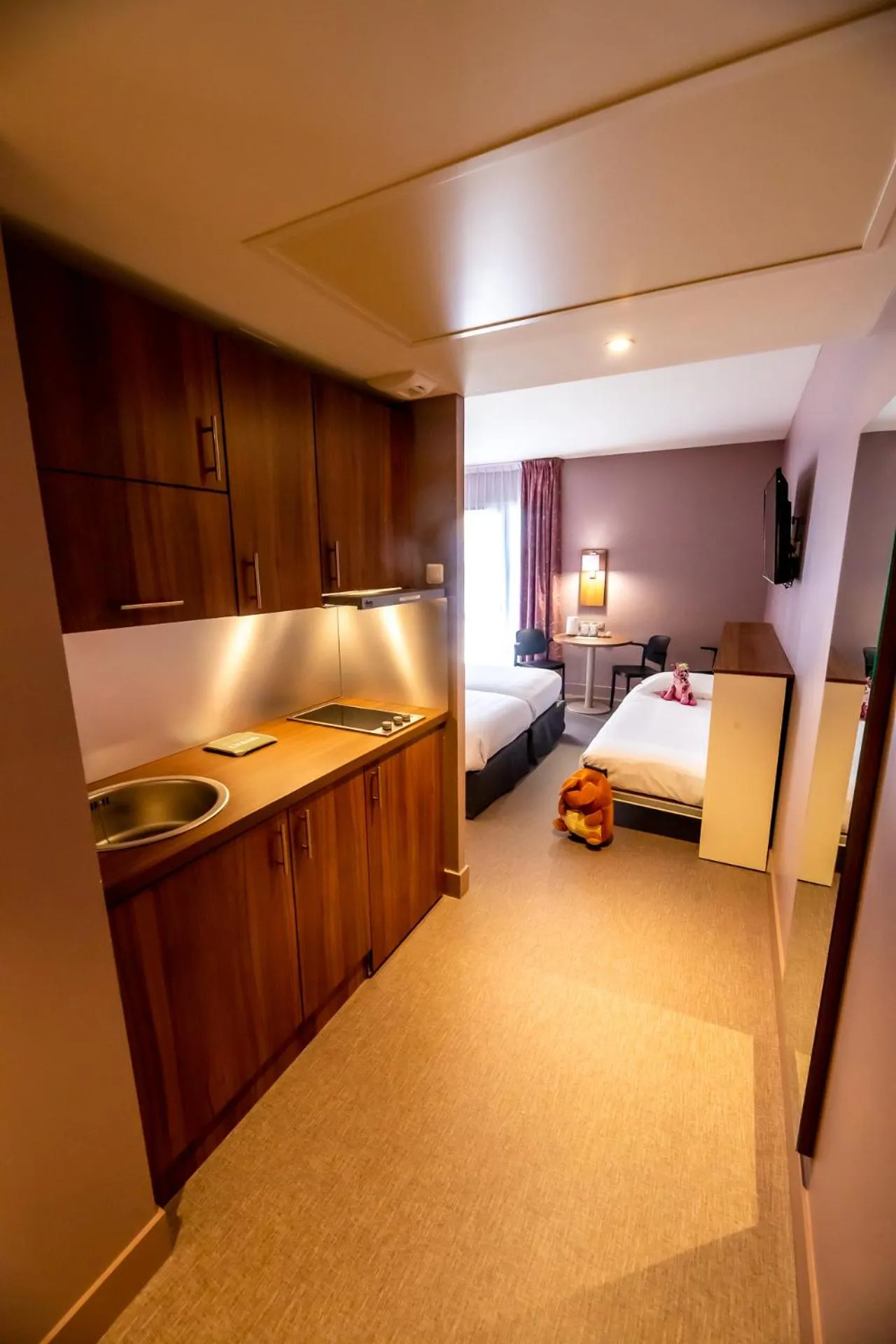 Kitchen or kitchenette, Bed in Brit Hotel Eden SPA Honfleur