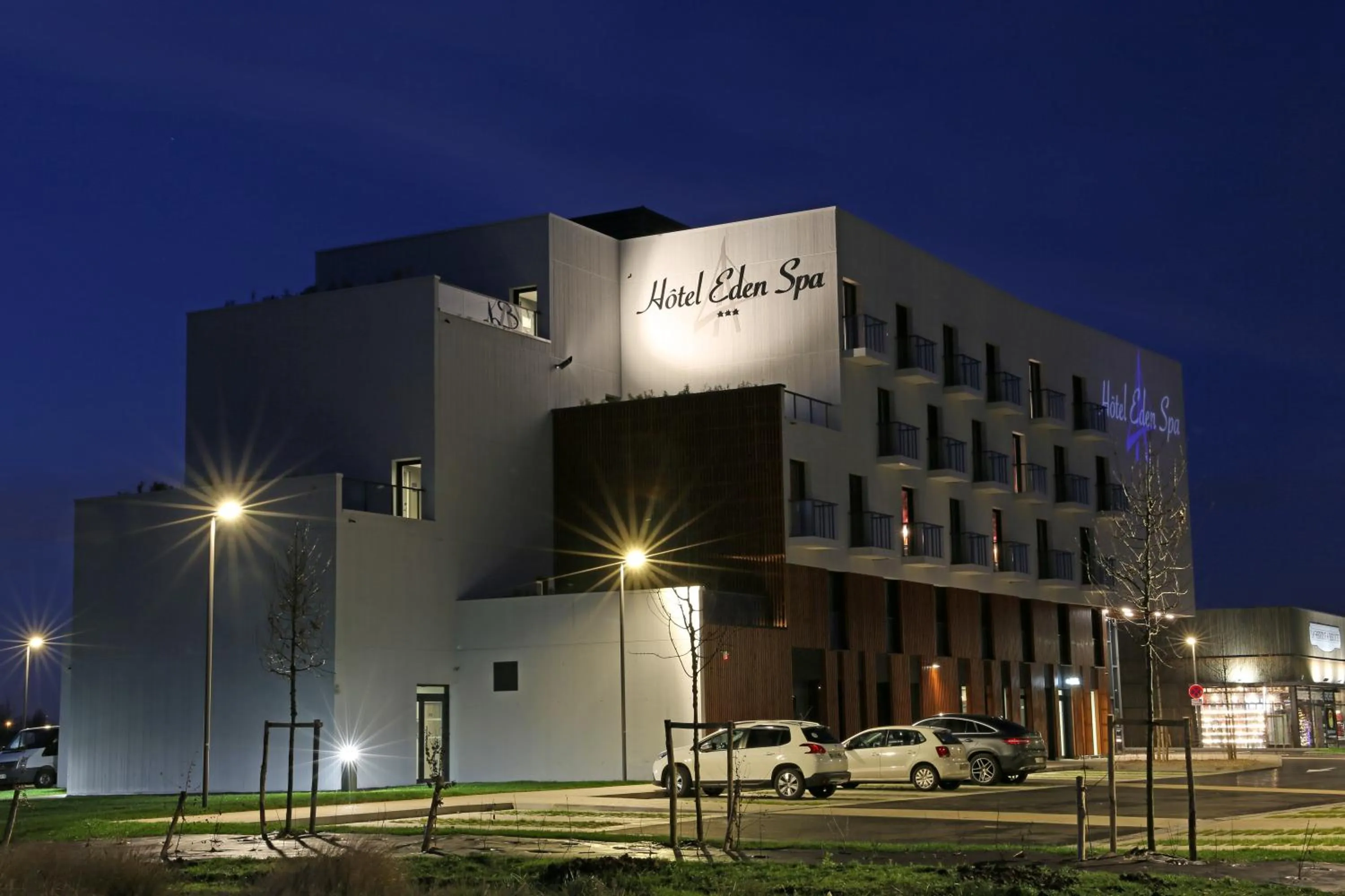 Parking in Brit Hotel Eden SPA Honfleur