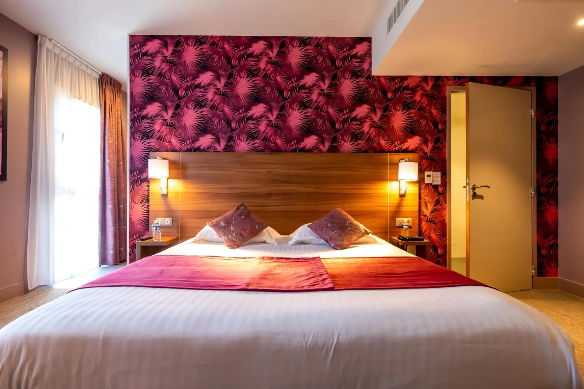 Bed in Brit Hotel Eden SPA Honfleur