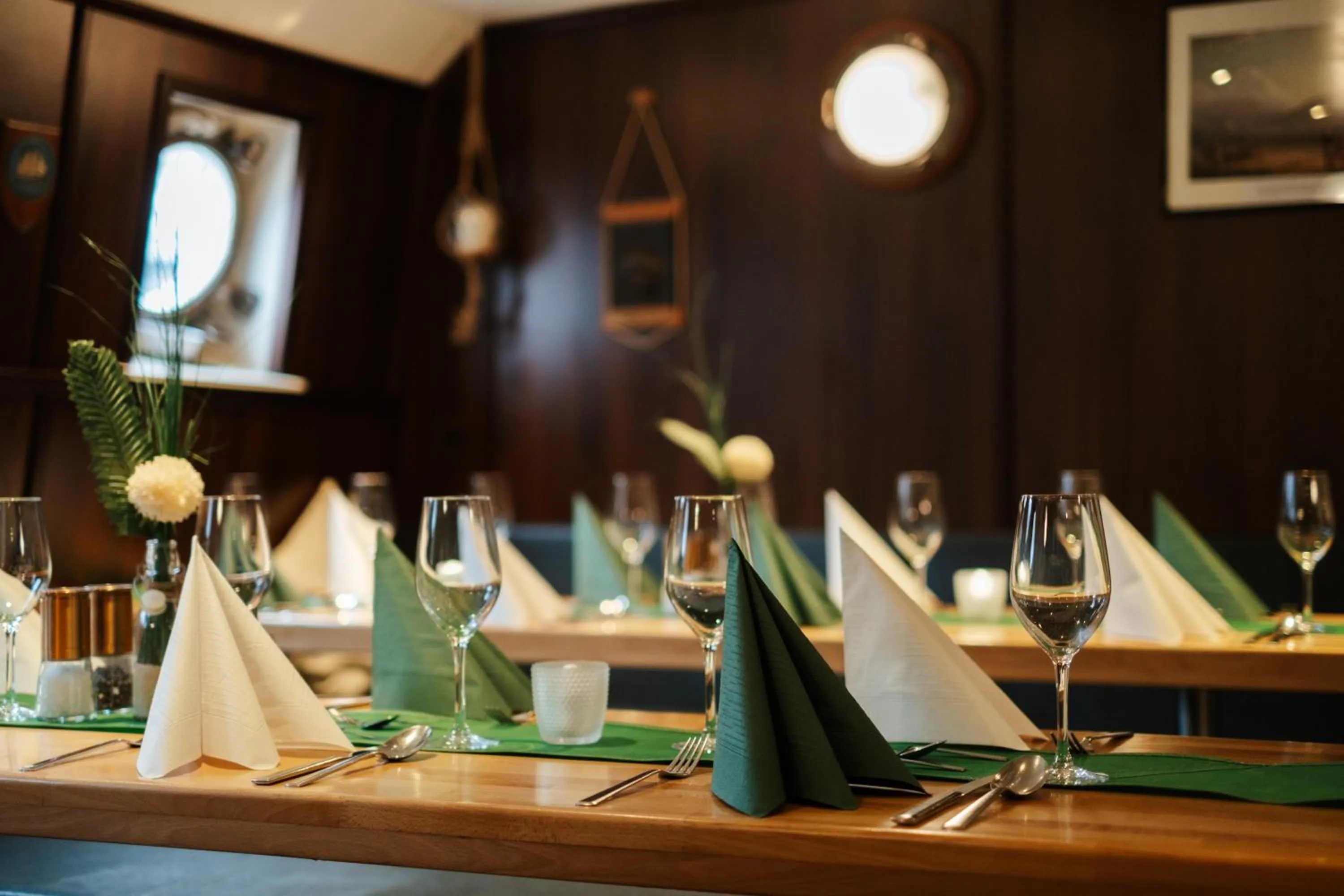 Restaurant/places to eat in Alexander von Humboldt - Das Schiff