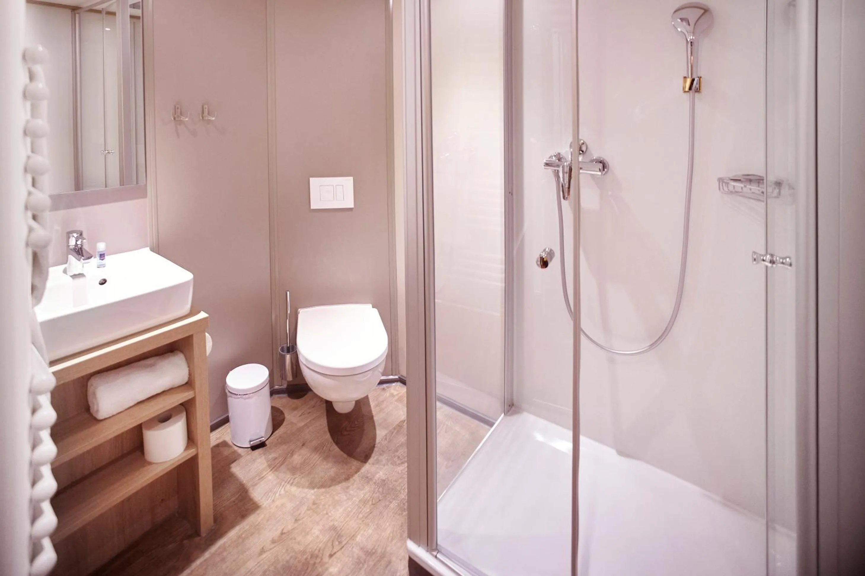 Bathroom in Alexander von Humboldt - Das Schiff