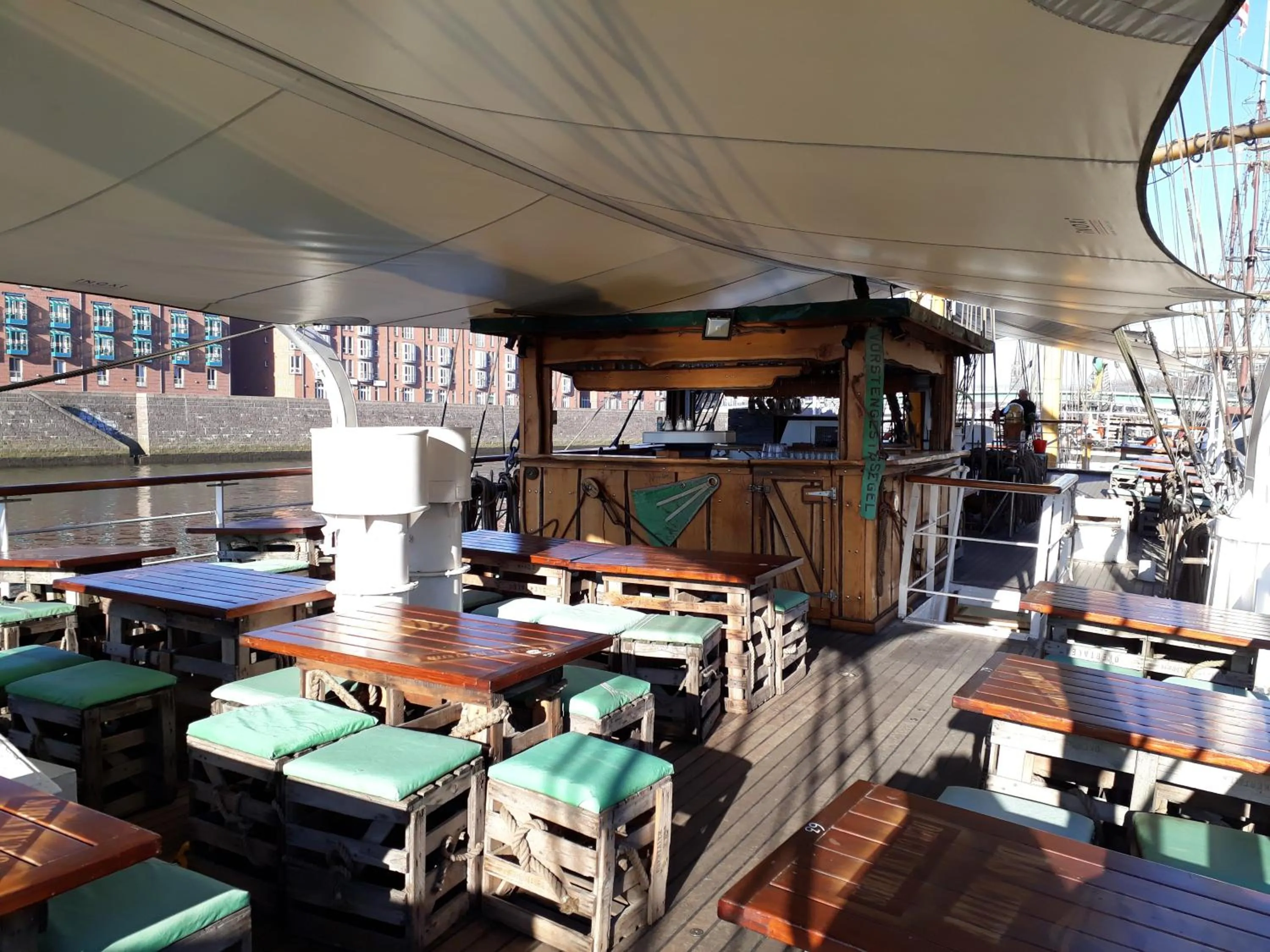 Restaurant/places to eat in Alexander von Humboldt - Das Schiff