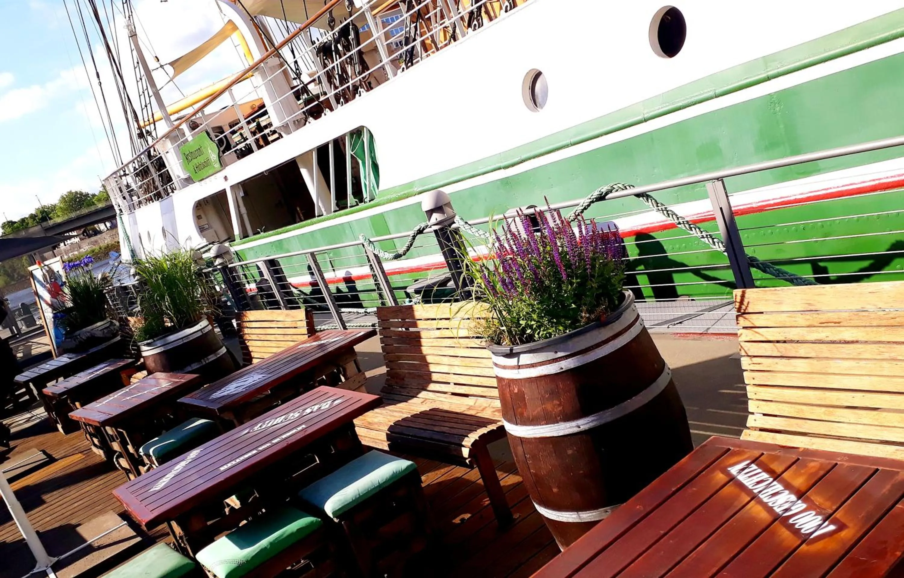 Property building in Alexander von Humboldt - Das Schiff