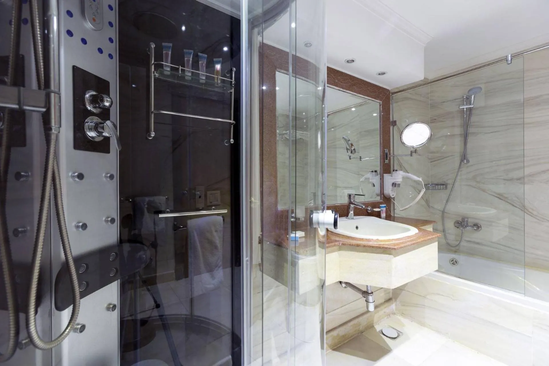 Bathroom in Paradise Home City Stars