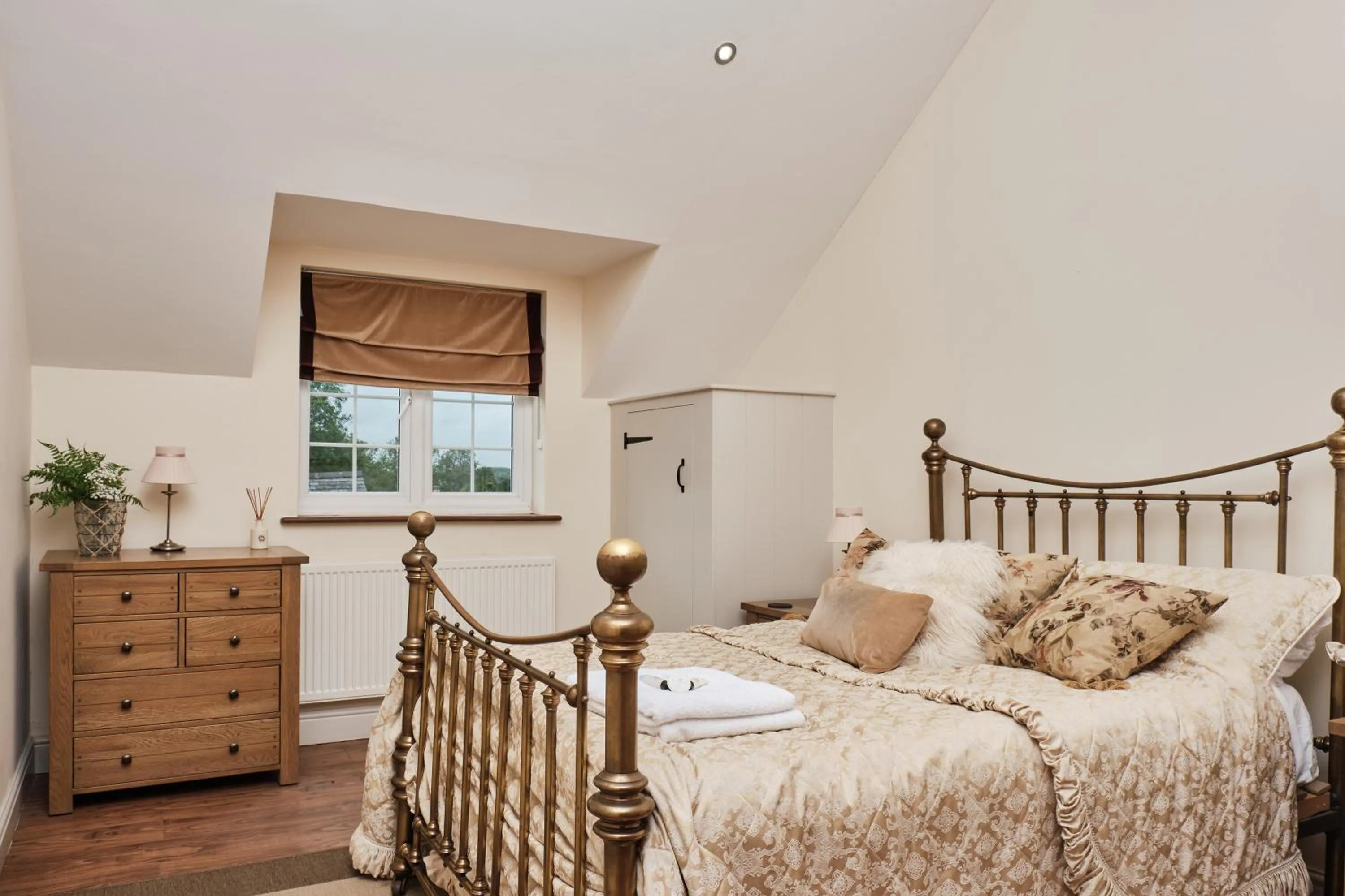 Bedroom, Bed in Bridge House Barn