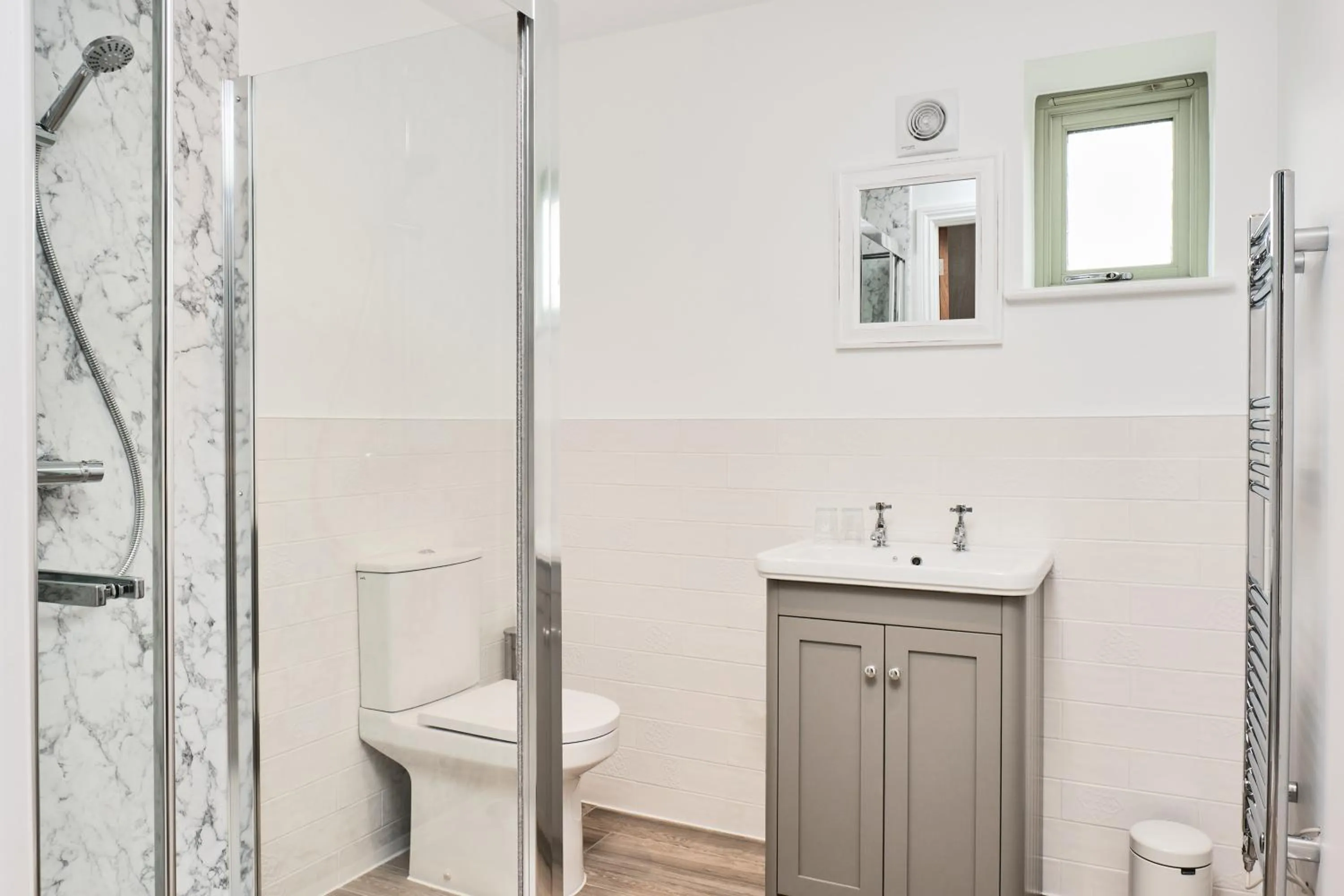 Bathroom in Bridge House Barn