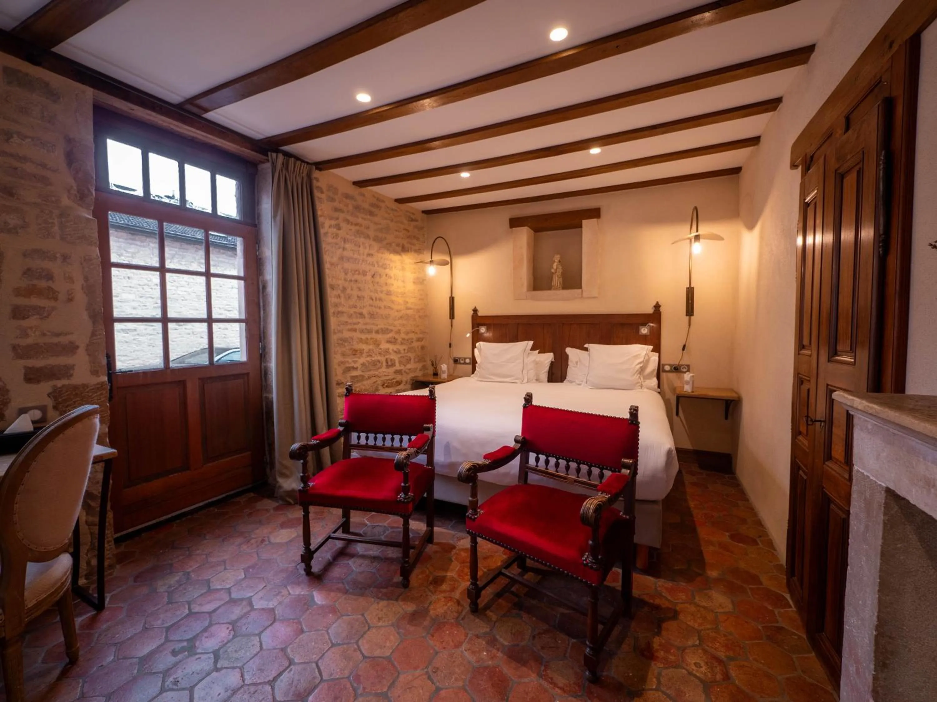 Bed in Les Remparts Hôtels et Demeures Historiques