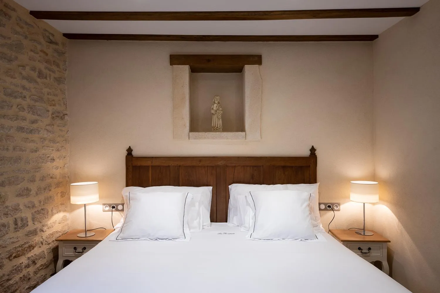 Bed in Les Remparts Hôtels et Demeures Historiques