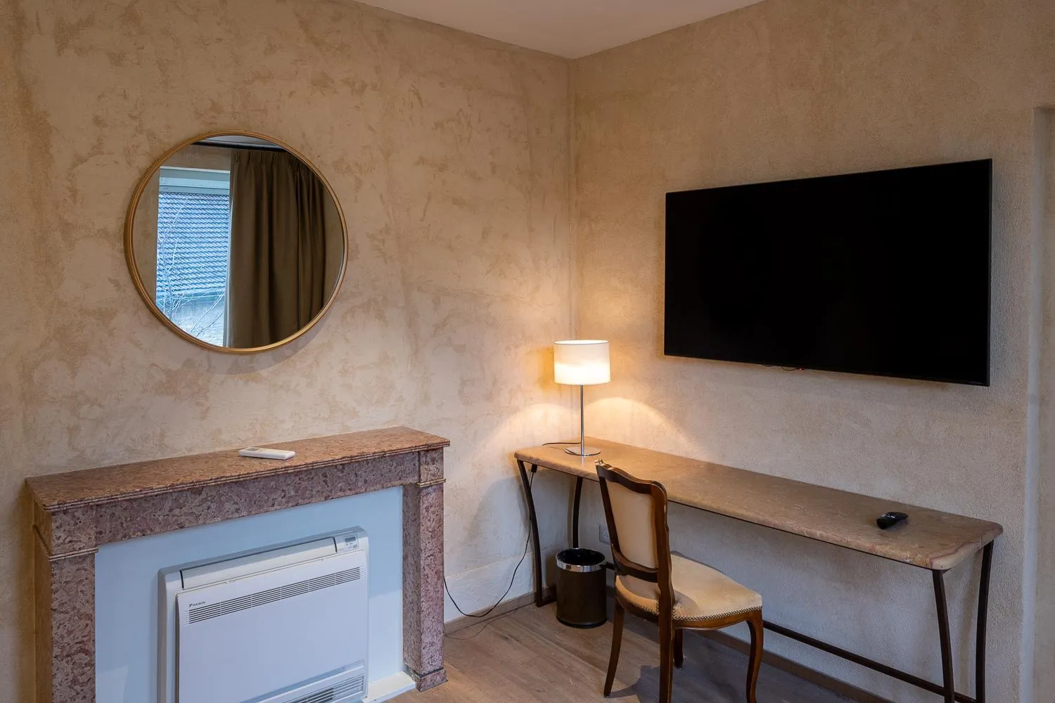 Photo of the whole room in Les Remparts Hôtels et Demeures Historiques