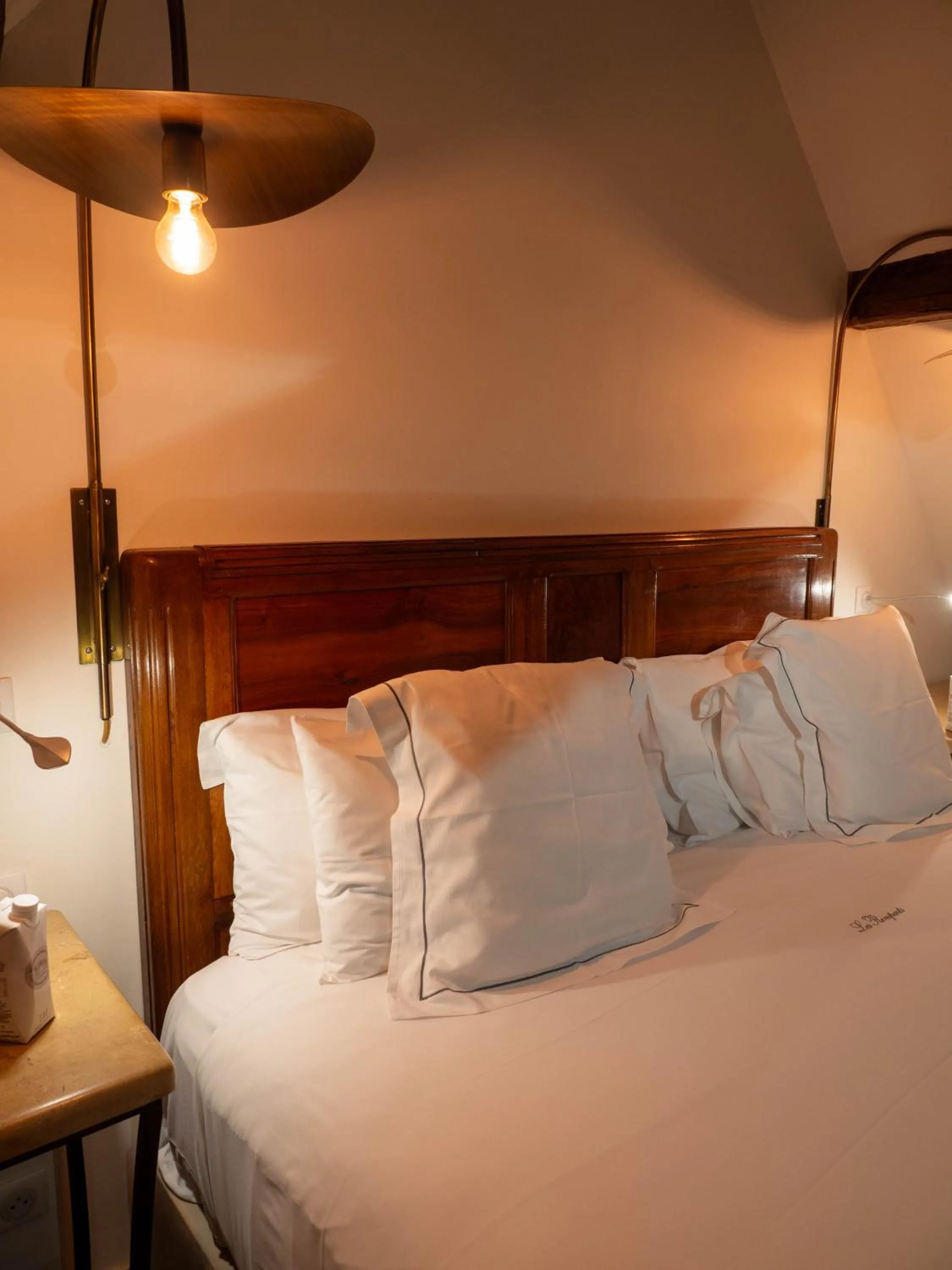 Bed in Les Remparts Hôtels et Demeures Historiques