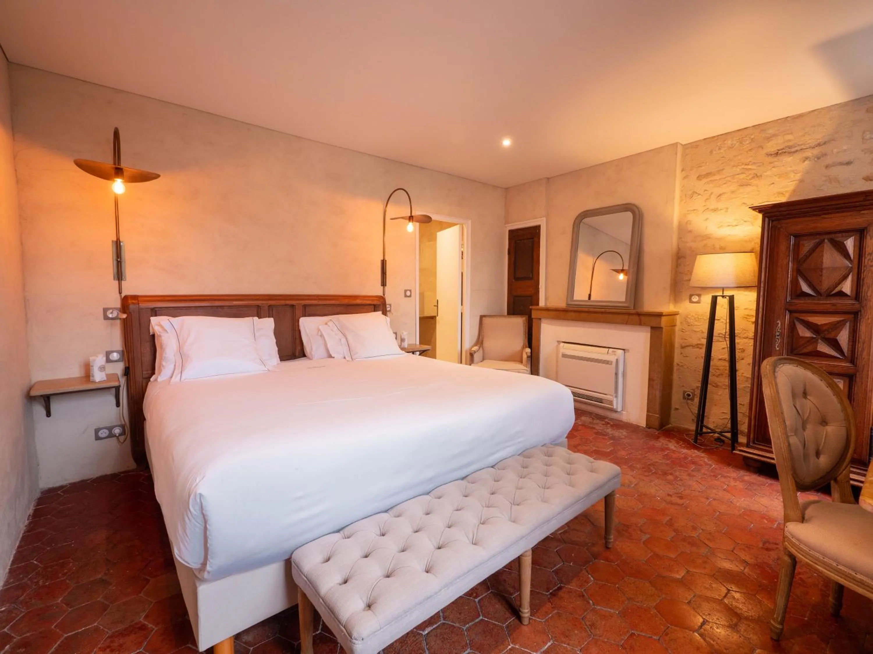 Bed in Les Remparts Hôtels et Demeures Historiques