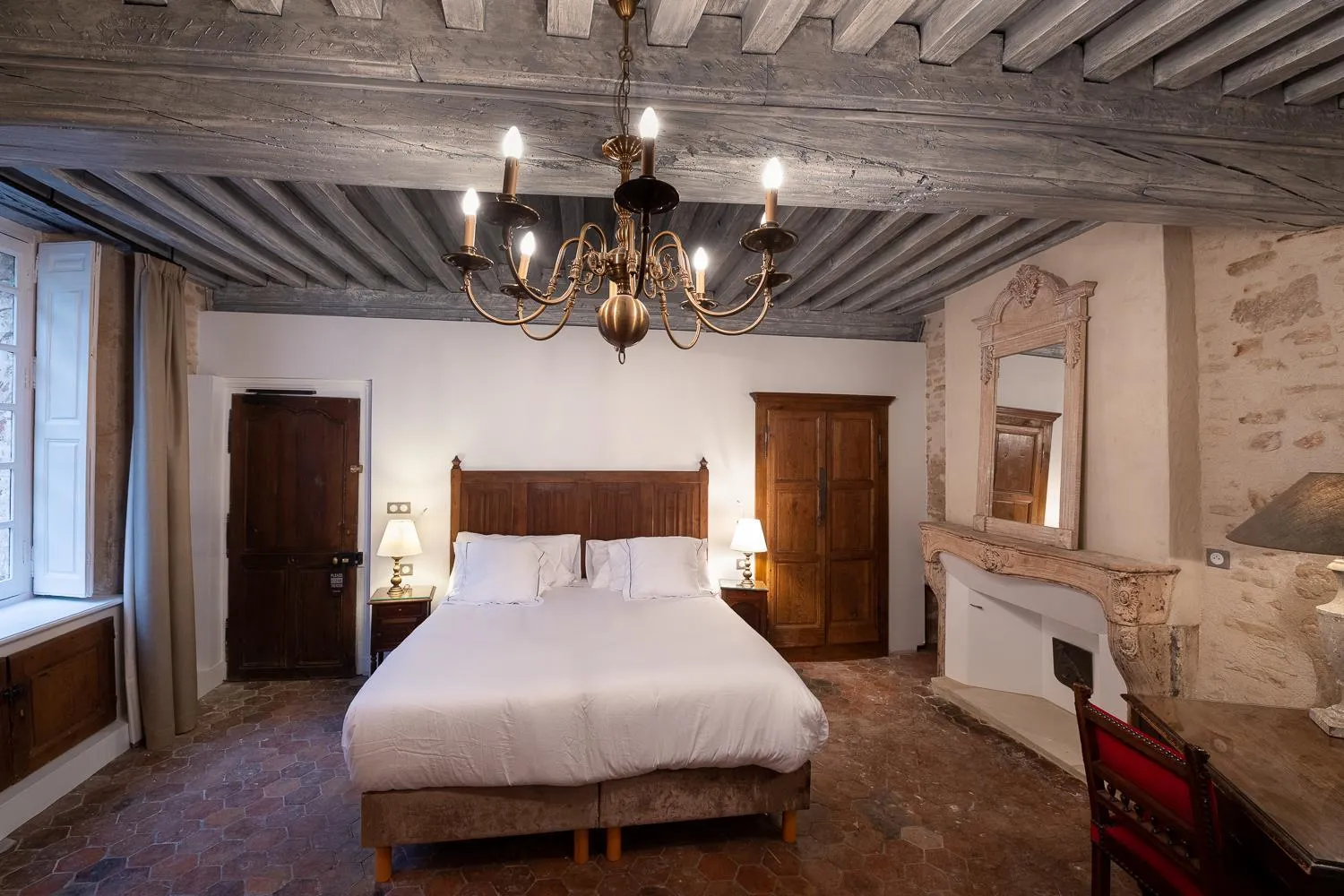 Bed in Les Remparts Hôtels et Demeures Historiques