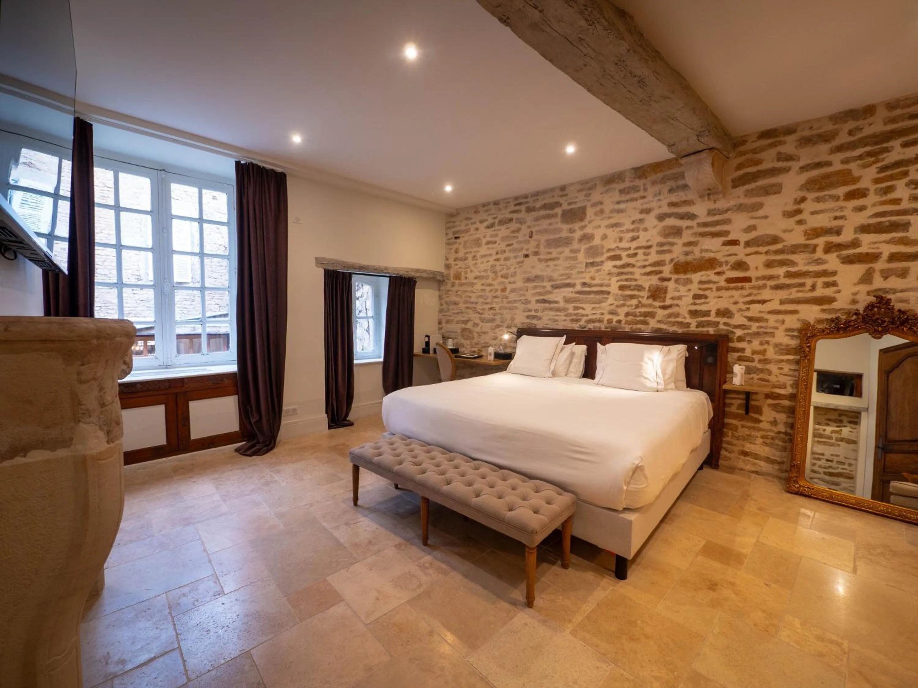 Bed in Les Remparts Hôtels et Demeures Historiques