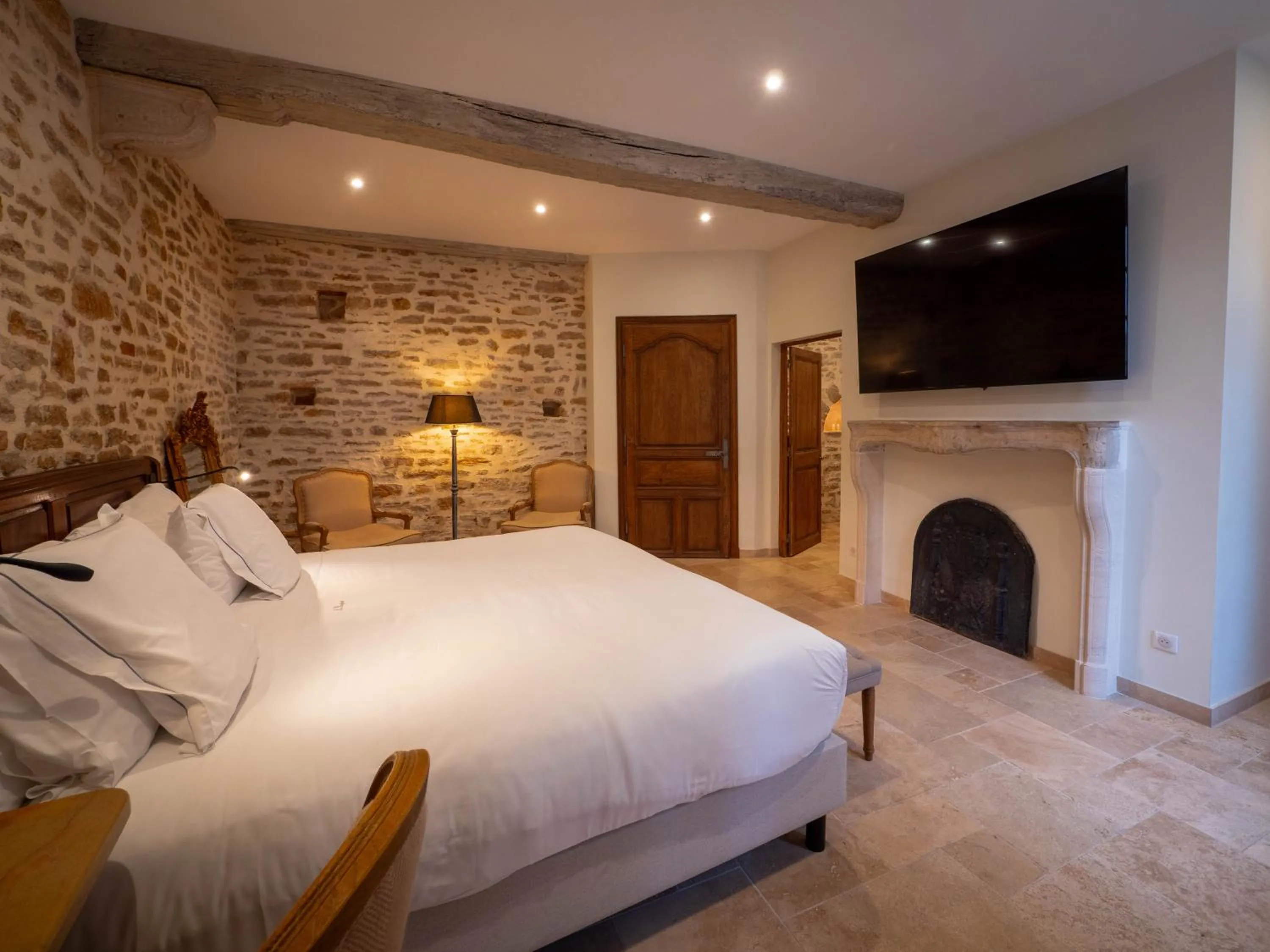 Bed in Les Remparts Hôtels et Demeures Historiques