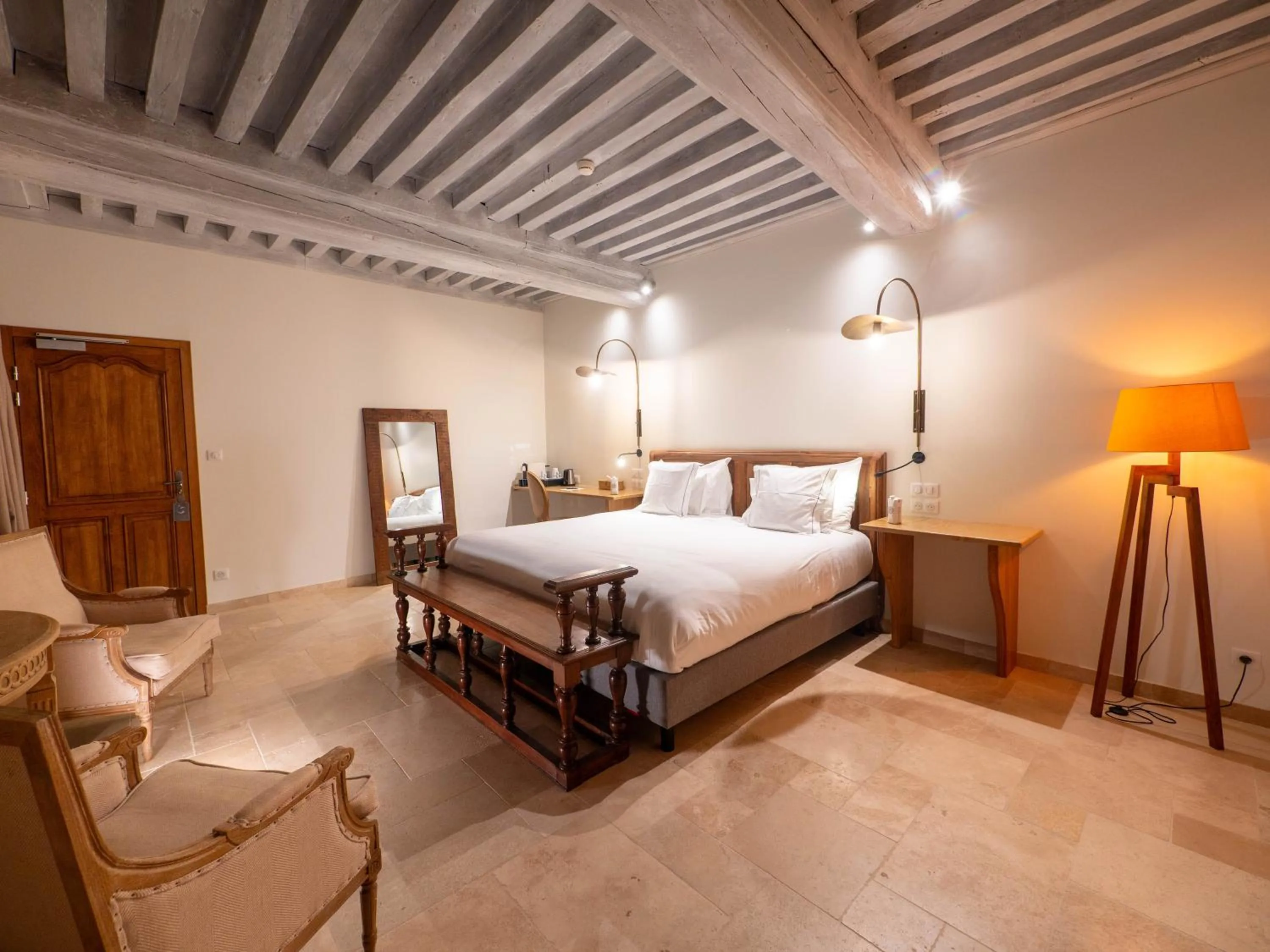 Bed in Les Remparts Hôtels et Demeures Historiques