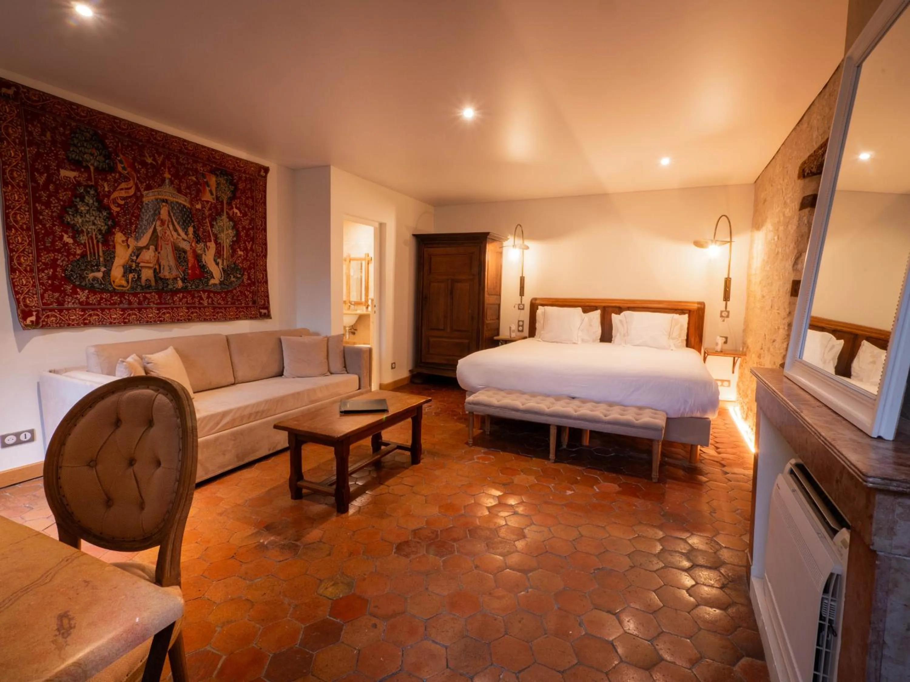 Bed in Les Remparts Hôtels et Demeures Historiques