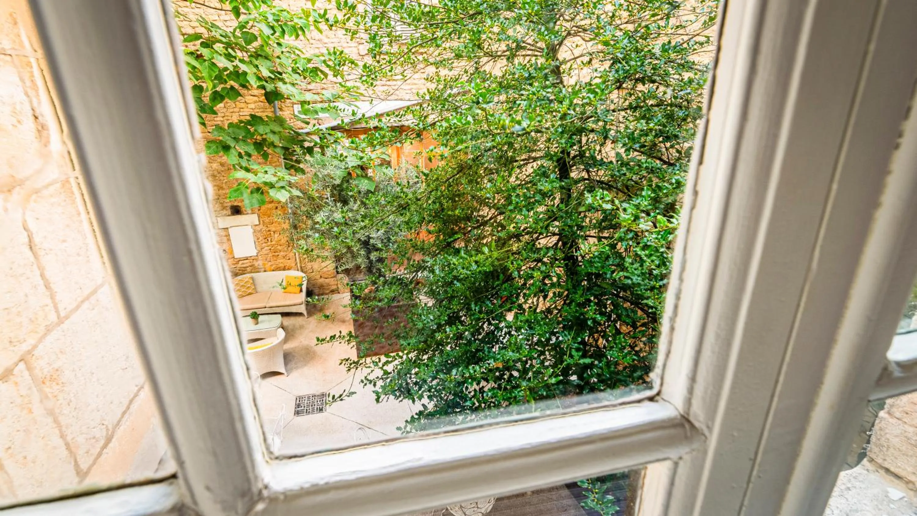 Garden view in Les Remparts Hôtels et Demeures Historiques