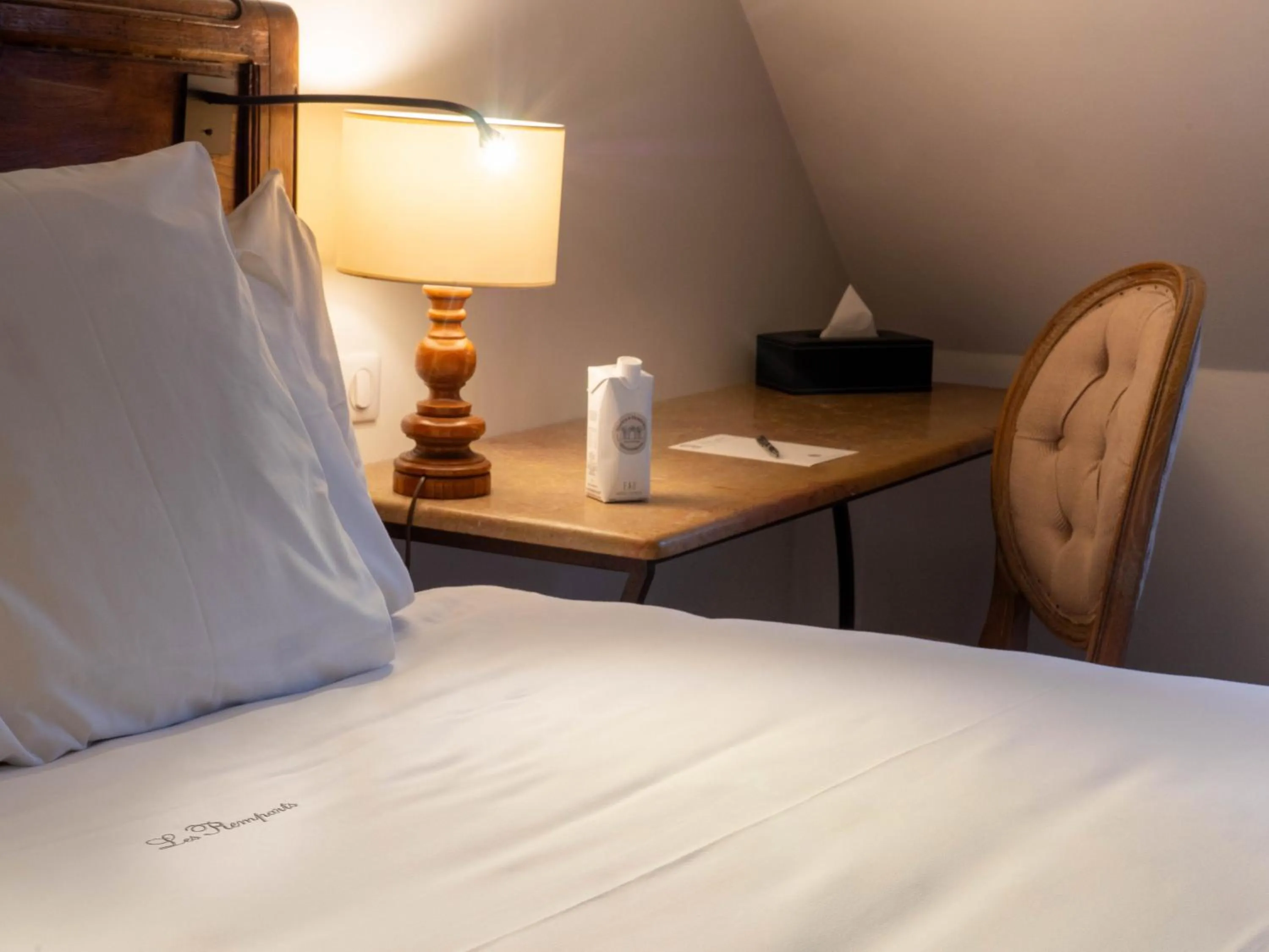 Bed in Les Remparts Hôtels et Demeures Historiques