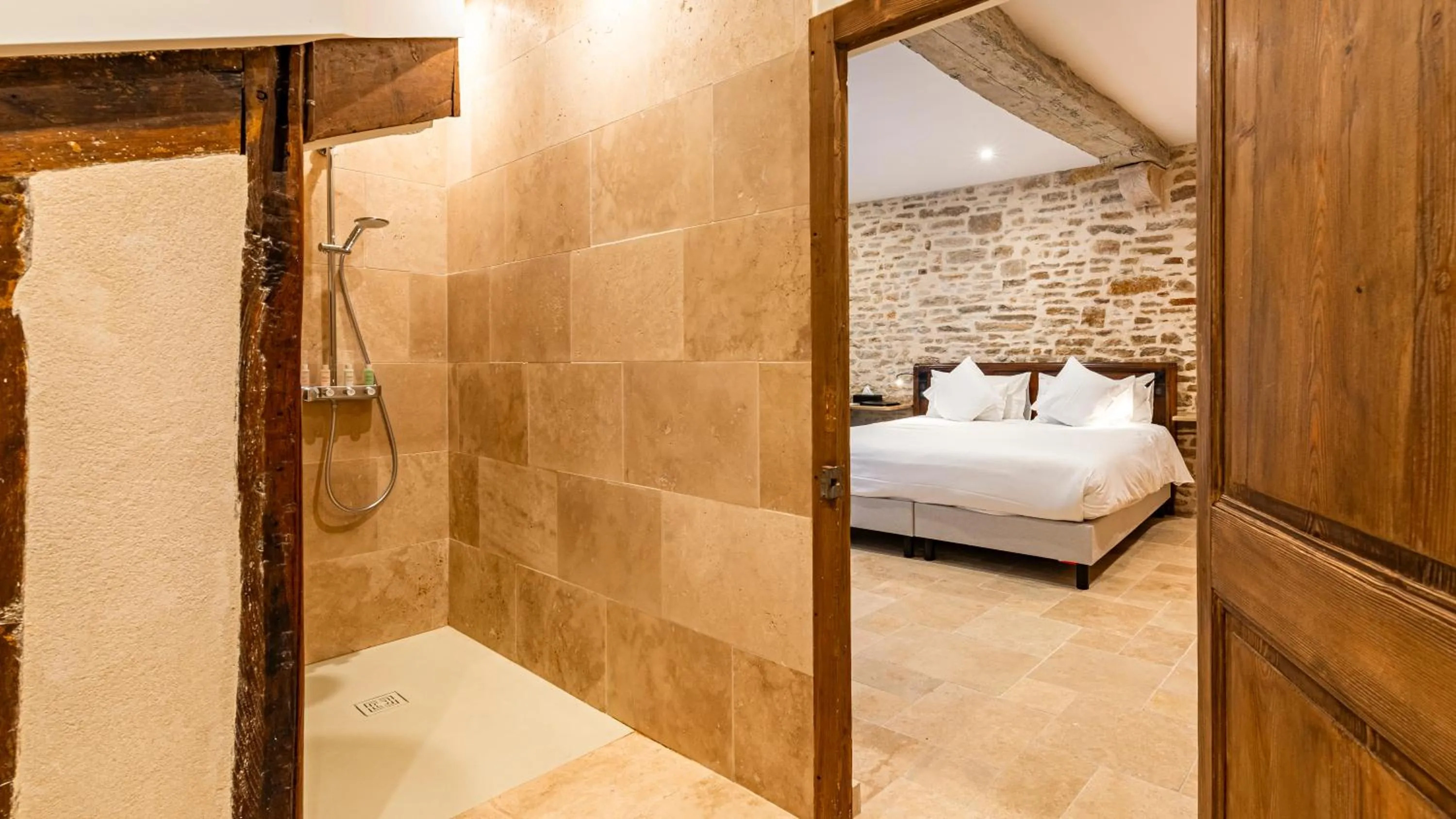 Bed in Les Remparts Hôtels et Demeures Historiques