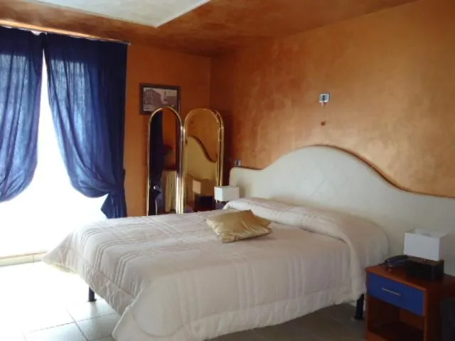 Bed in Tea Palace Hotel