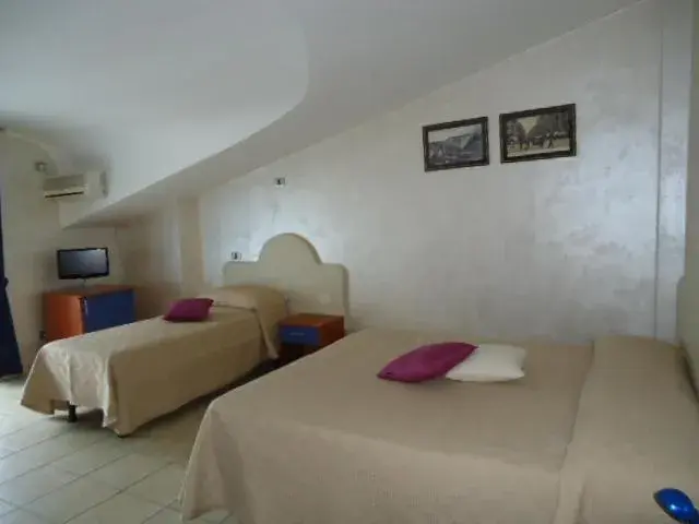 Triple Room in Tea Palace Hotel Triple Room in Tea Palace Hotel