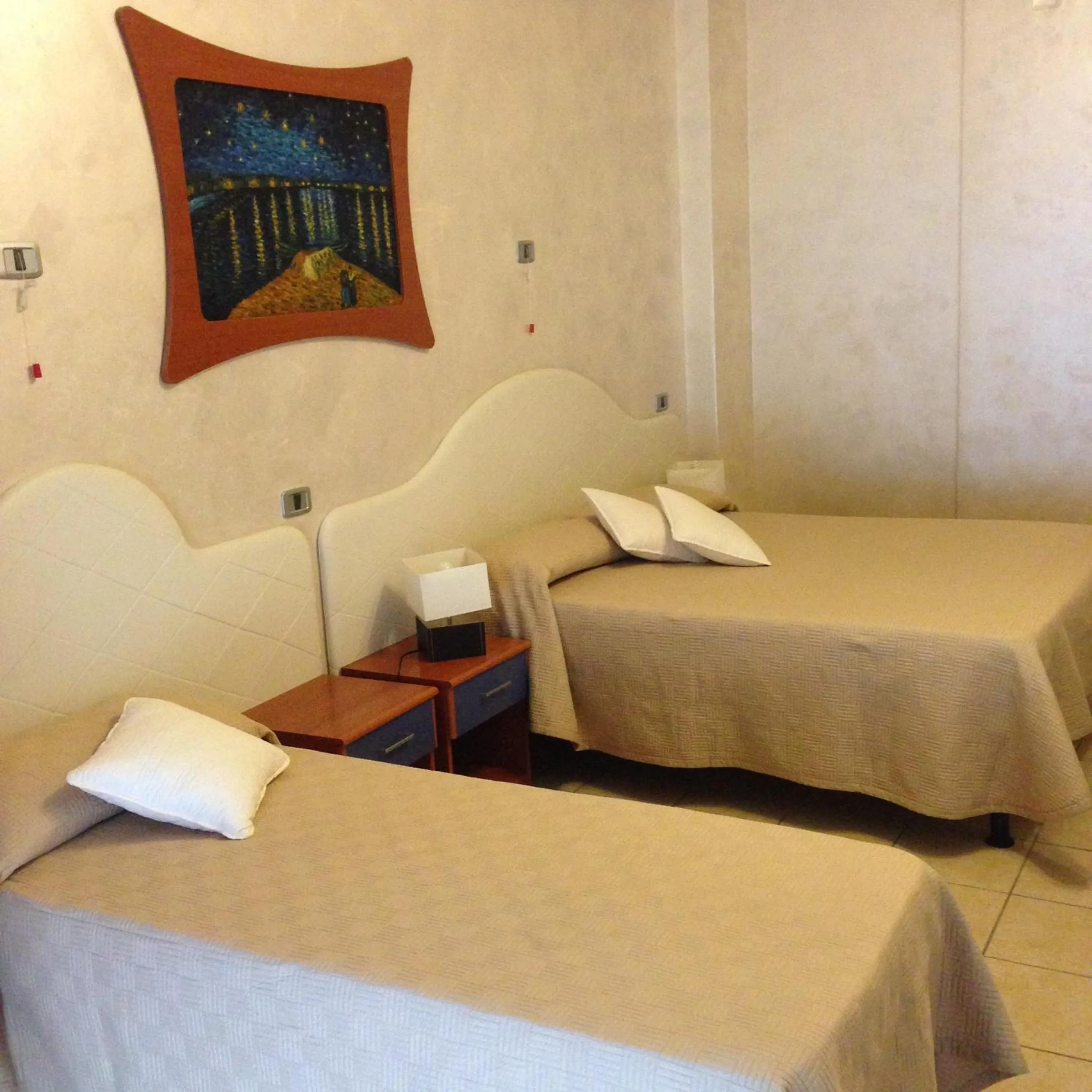 Bed in Tea Palace Hotel