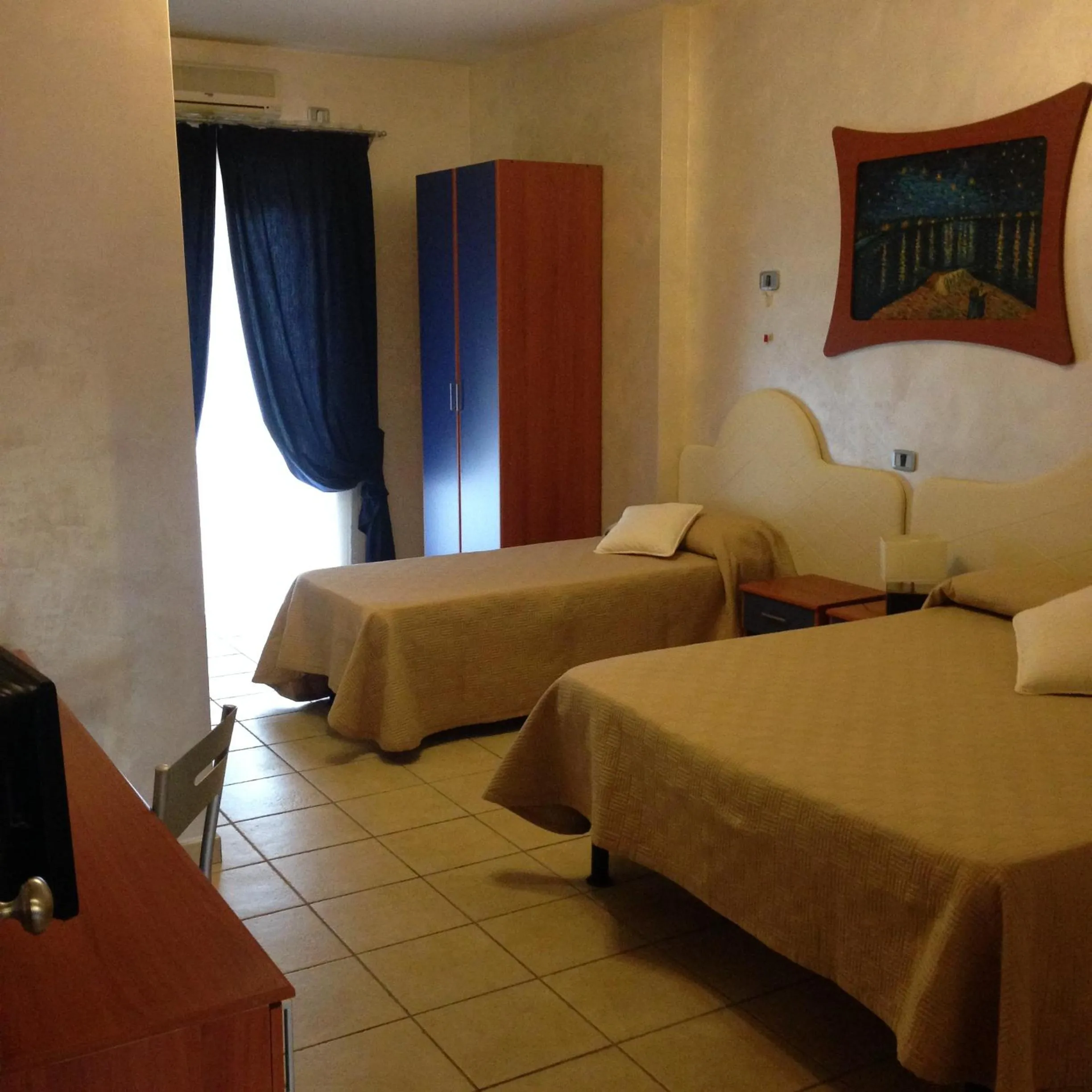 Bed in Tea Palace Hotel