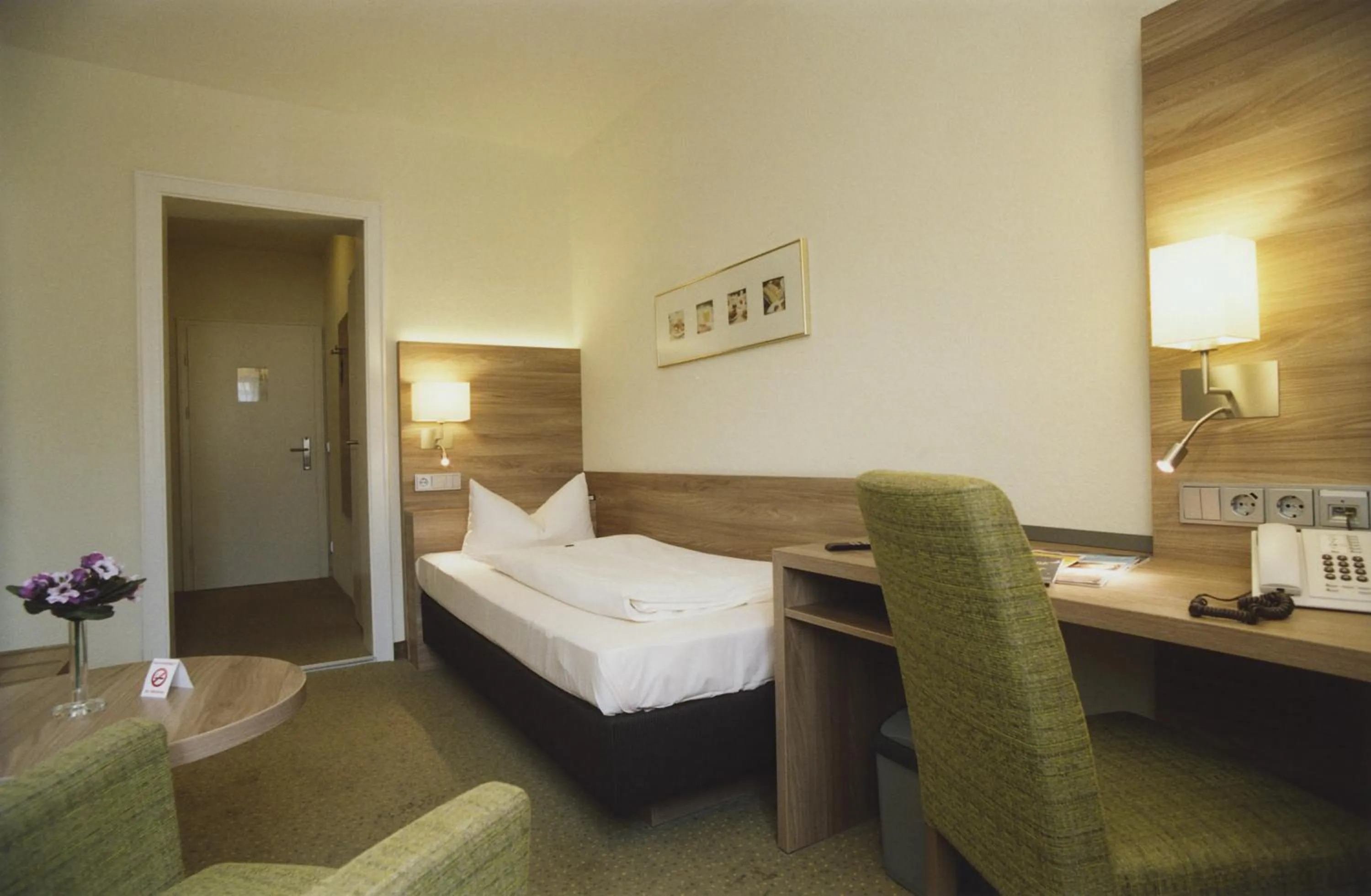Photo of the whole room, Bed in Hotel Jedermann