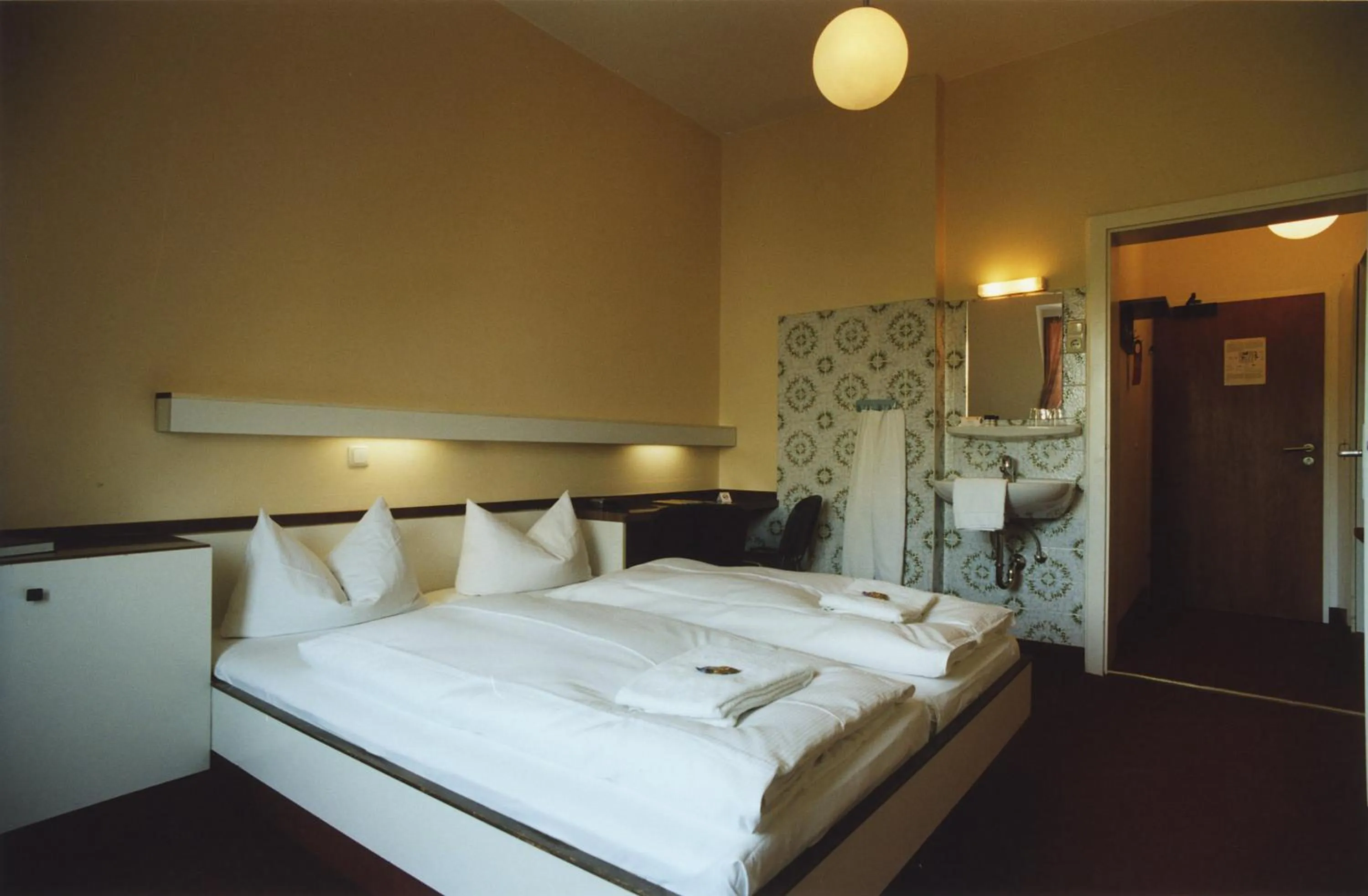 Photo of the whole room, Bed in Hotel Jedermann