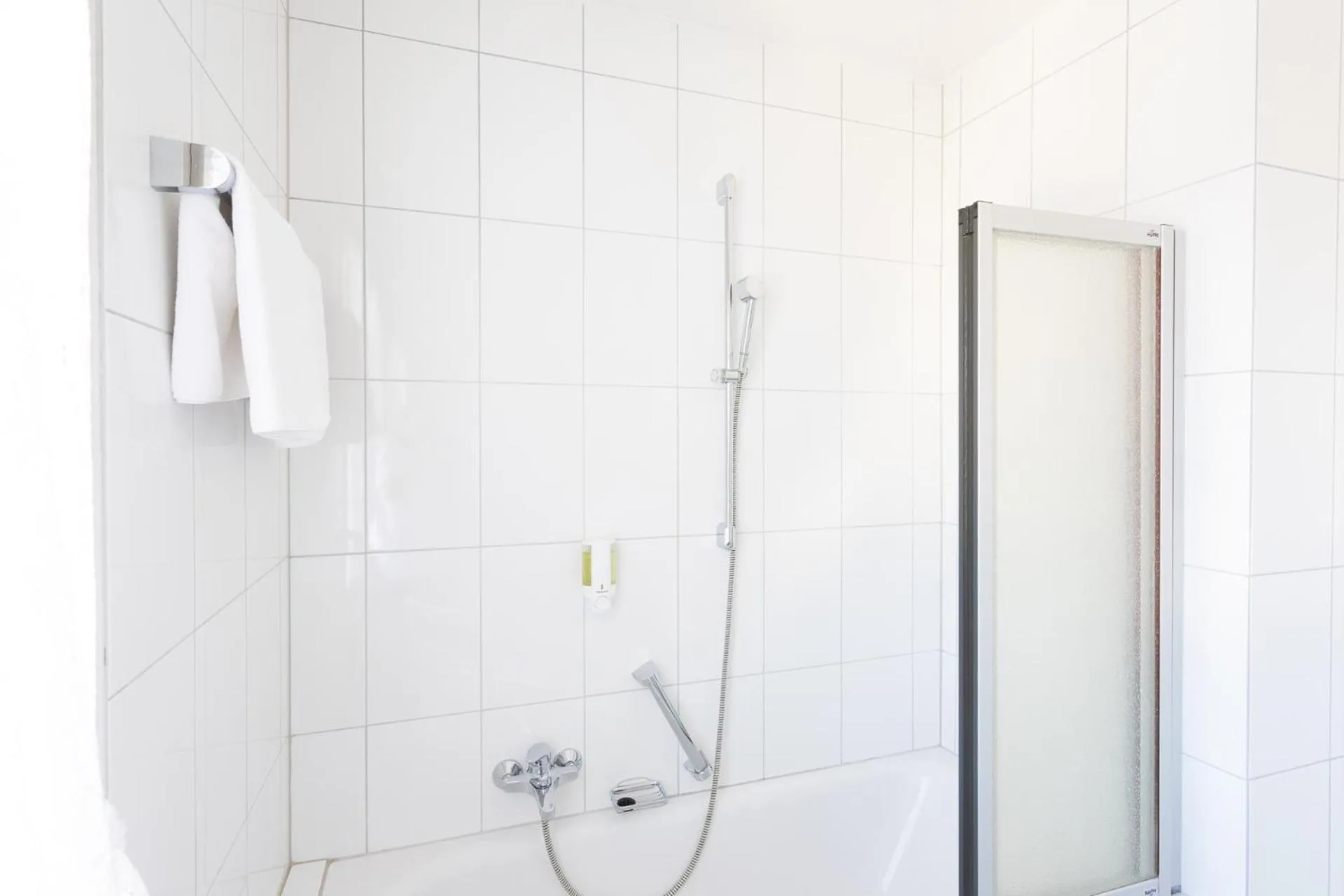 Shower in Romantik Hotel zur Sonne