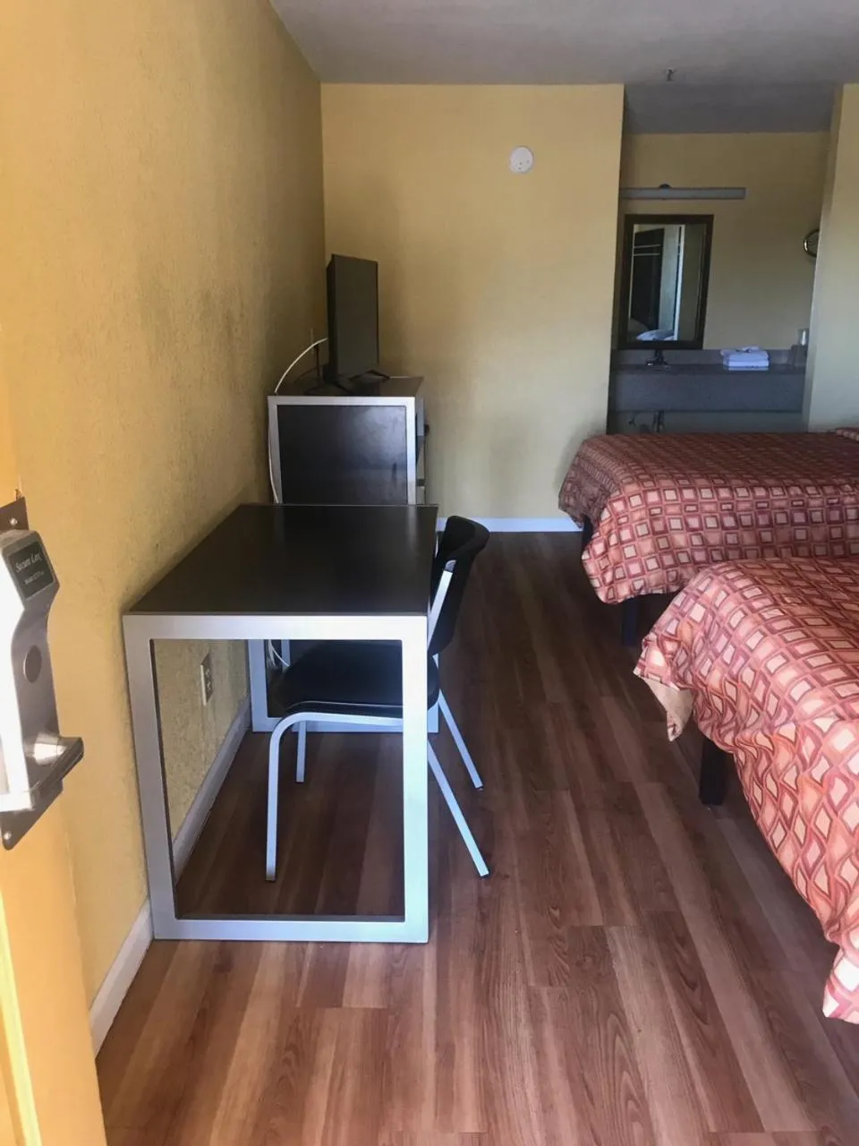 Bed in RED CROWN INN