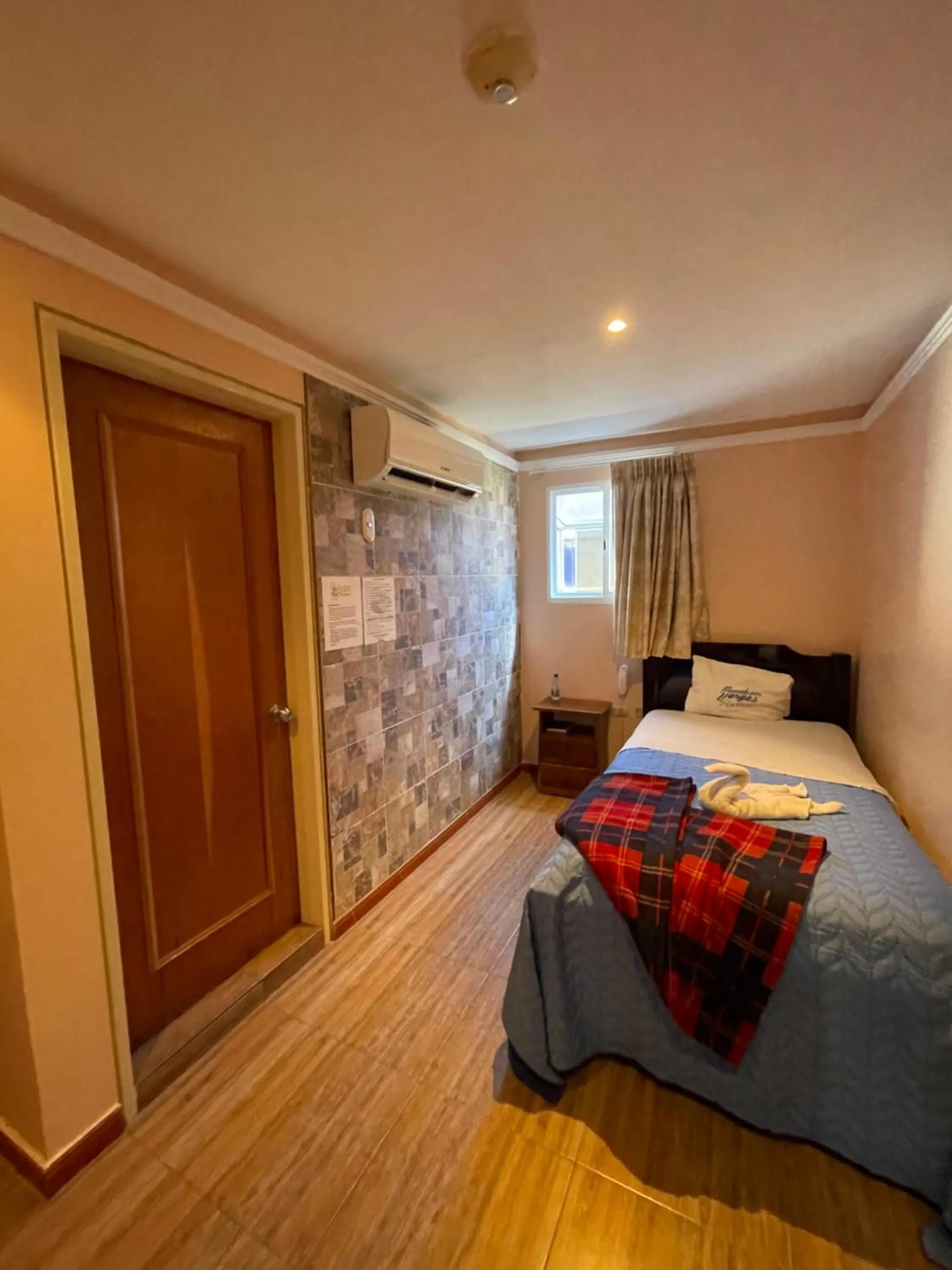 Bed in HOTEL MUEVETE POR VARGAS