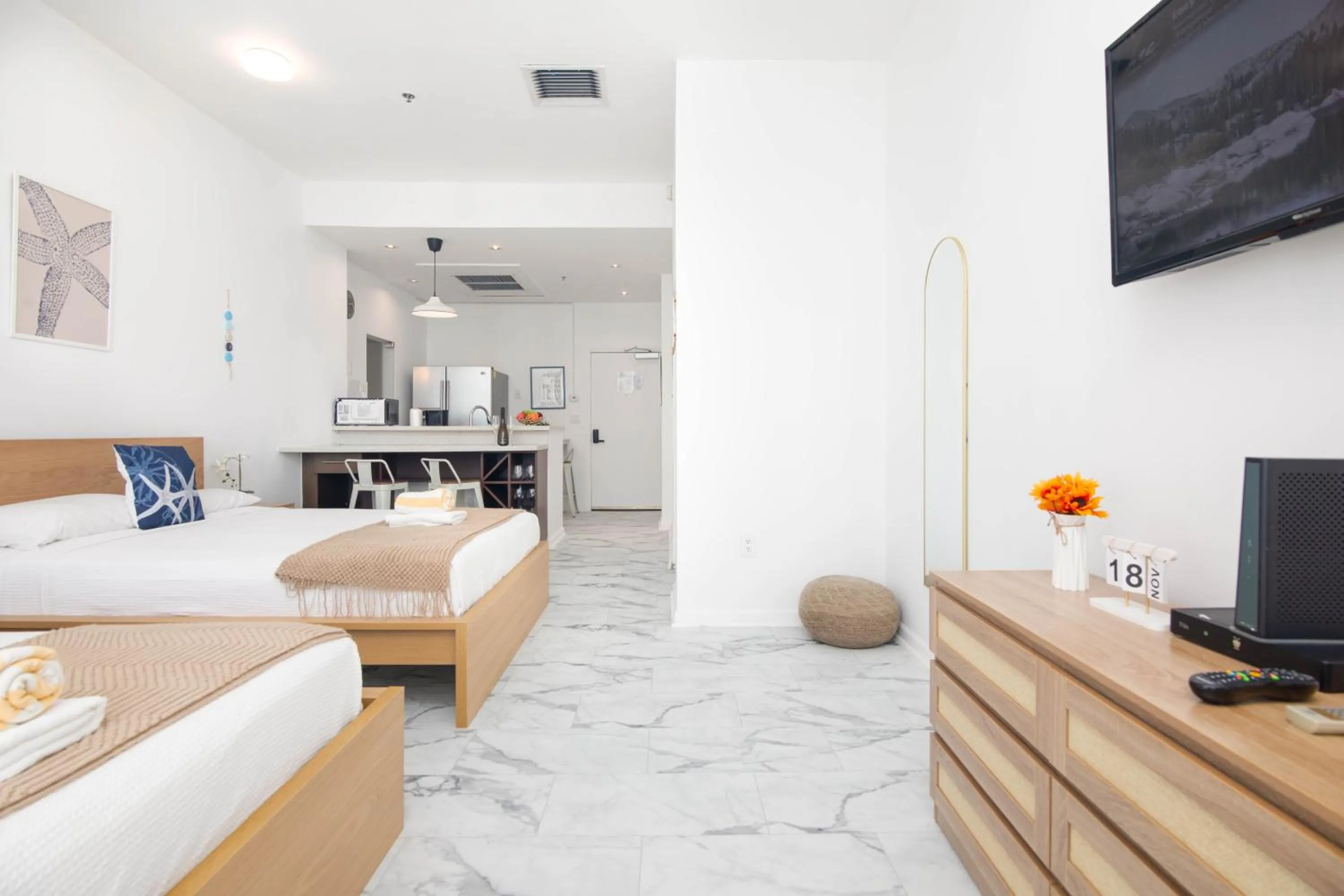 Bedroom, Bed in Girasole Suites