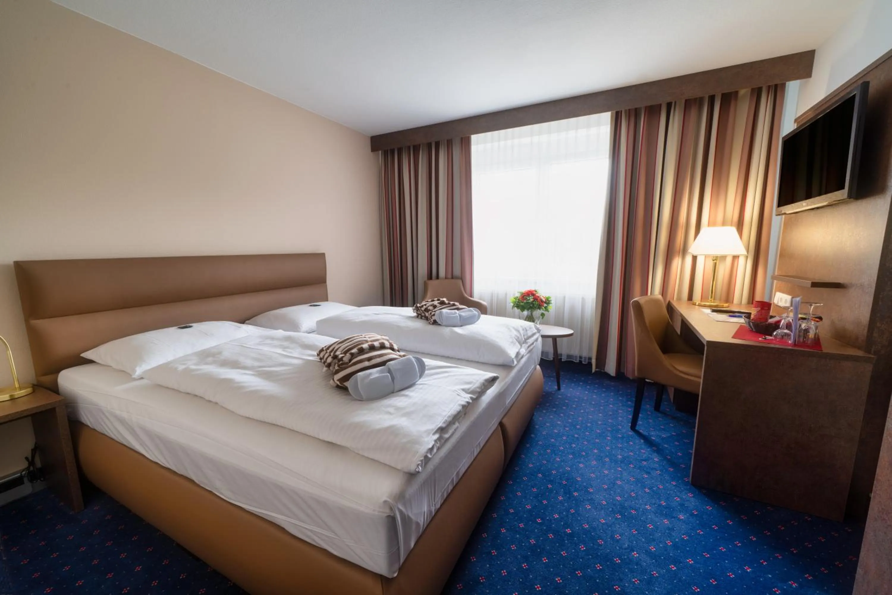 Photo of the whole room, Bed in Hotel Fortuna Reutlingen-Tübingen