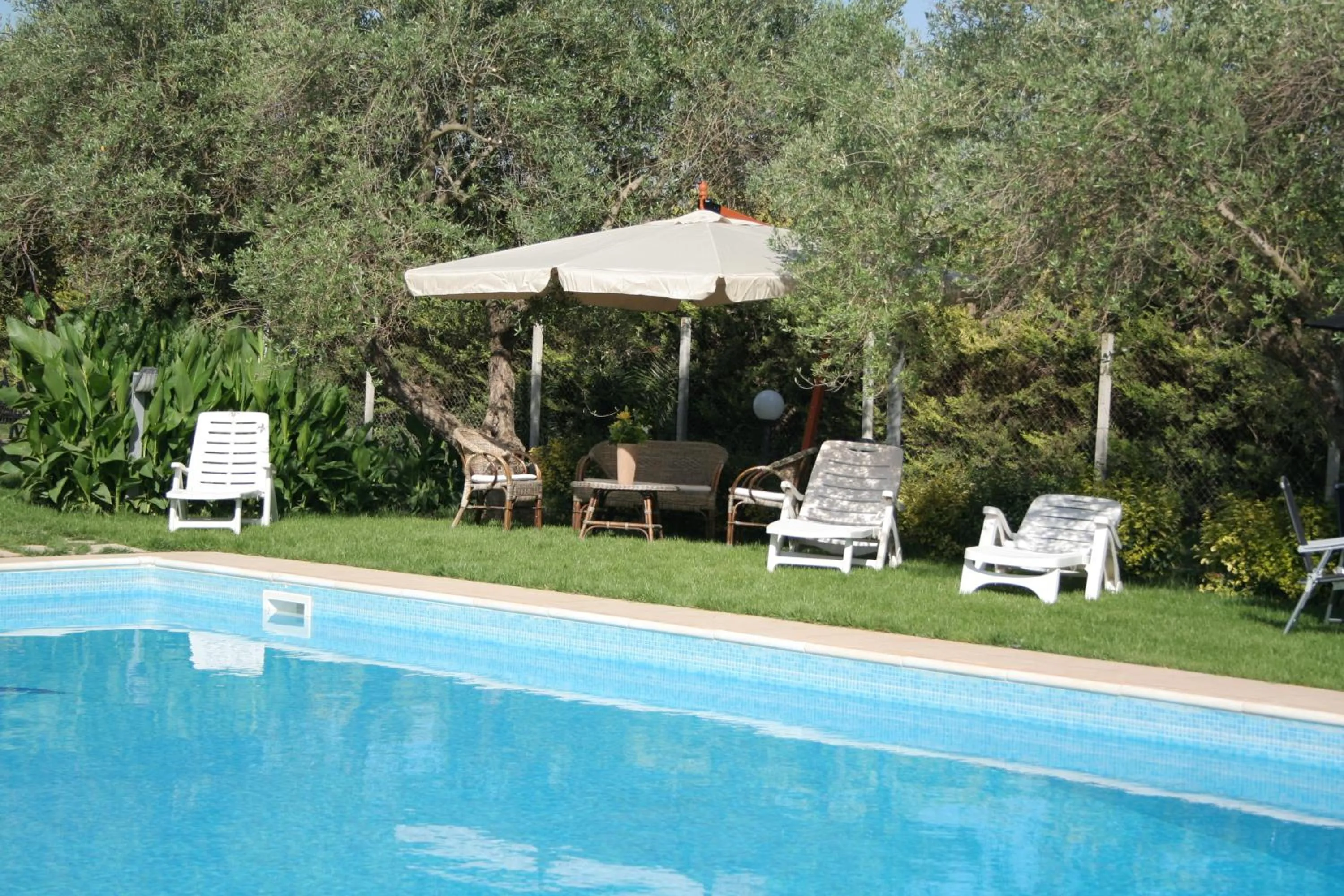 Swimming pool in Villa Adriana B&B